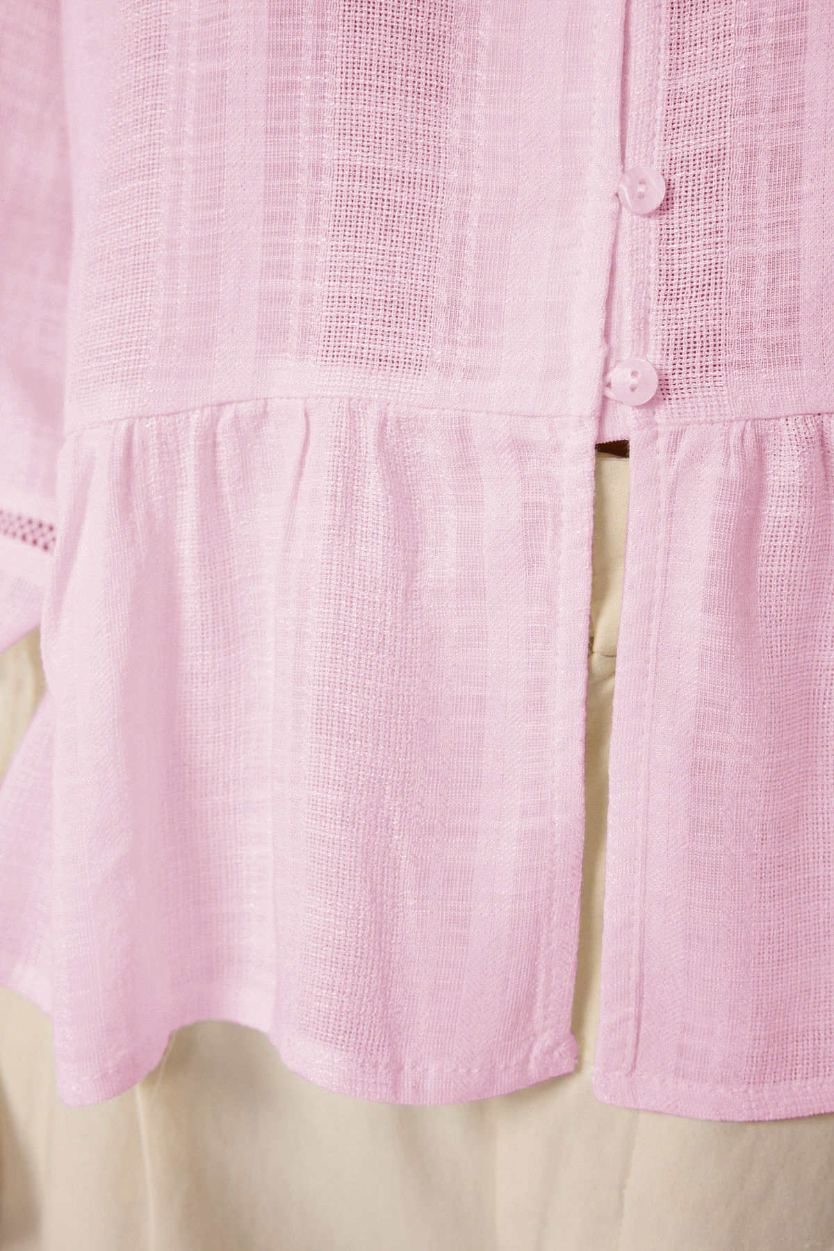 Trendyolmilla  Açık Pembe Pamuklu Dokulu Kolda Dantelli Oversize Boho Dokuma Gömlek TWOSS25GO00038 - Görsel 2