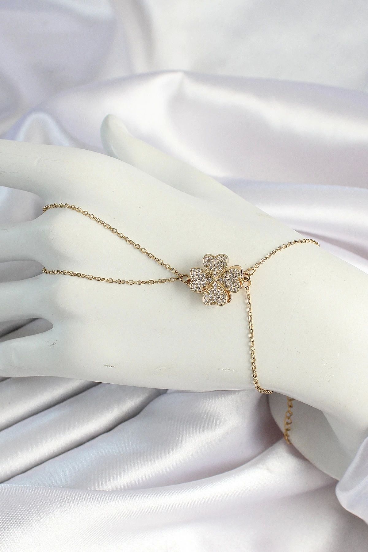 GLIMMERY 316L Çelik Gold Renk Zincirli Dönen Yonca Figürlü Şahmeran
