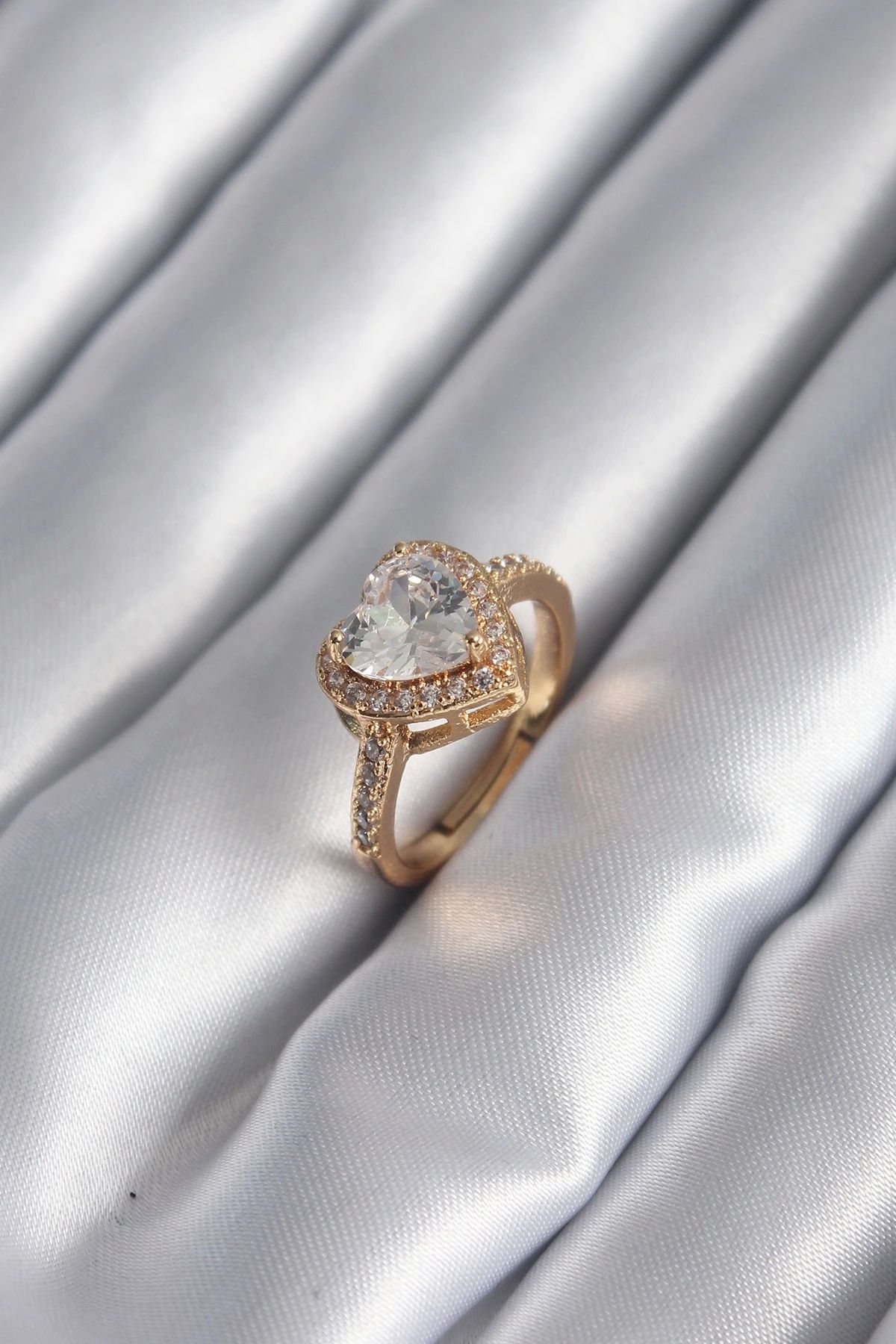 OurStyles Pirinç Gold Renk Zirkon Taşlı Kalp Charm Model Kadın Yüzük - TJ-BYK2953