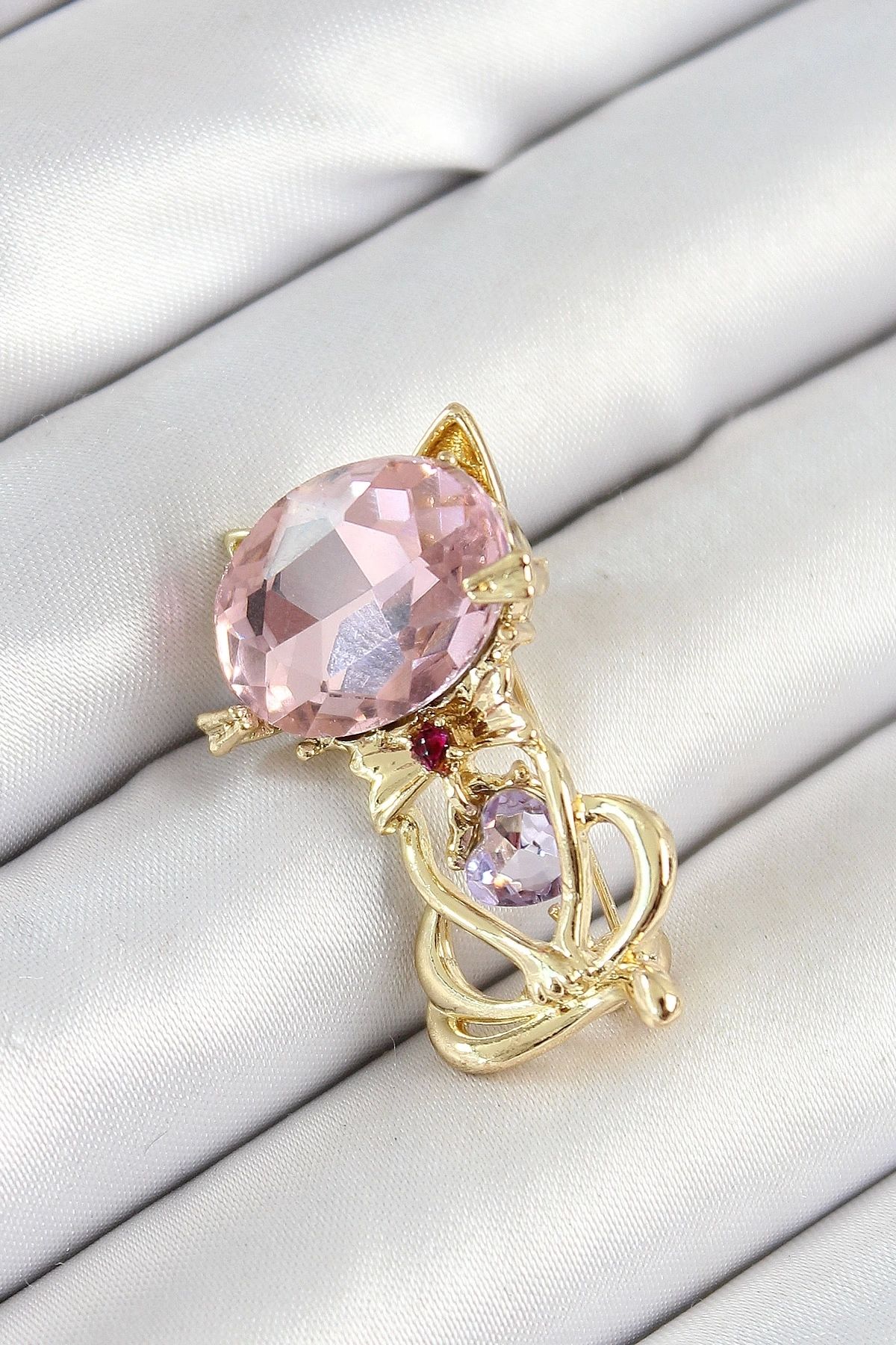 luz&pos Pembe Zirkon Taşlı Kap Detaylı Kedi Figürlü Gold Renk Kadın Broş