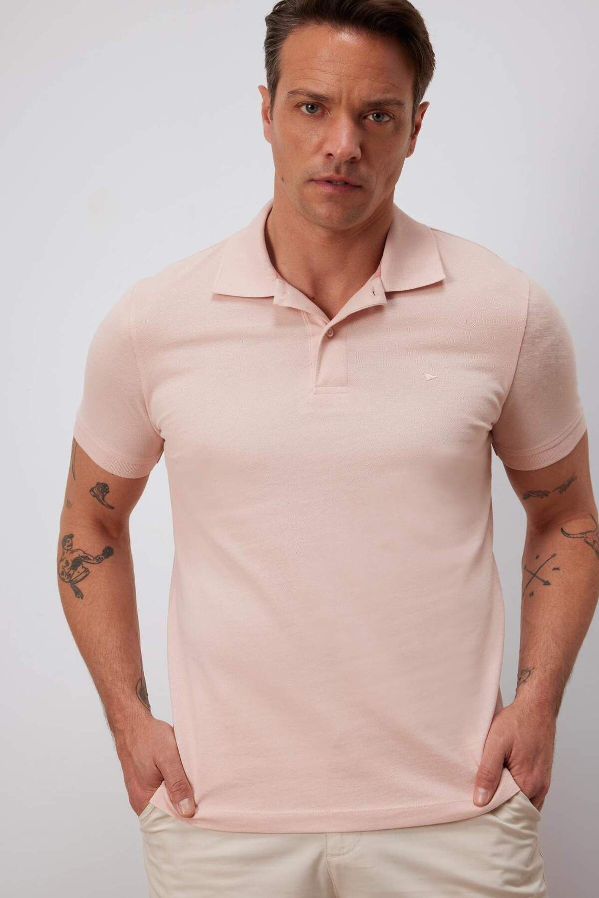 DeFacto %100 Pamuk Slim Fit Dar Kesim Kısa Kollu Pamuklu Nakışlı Pike Polo Tişört E2633AX25SM
