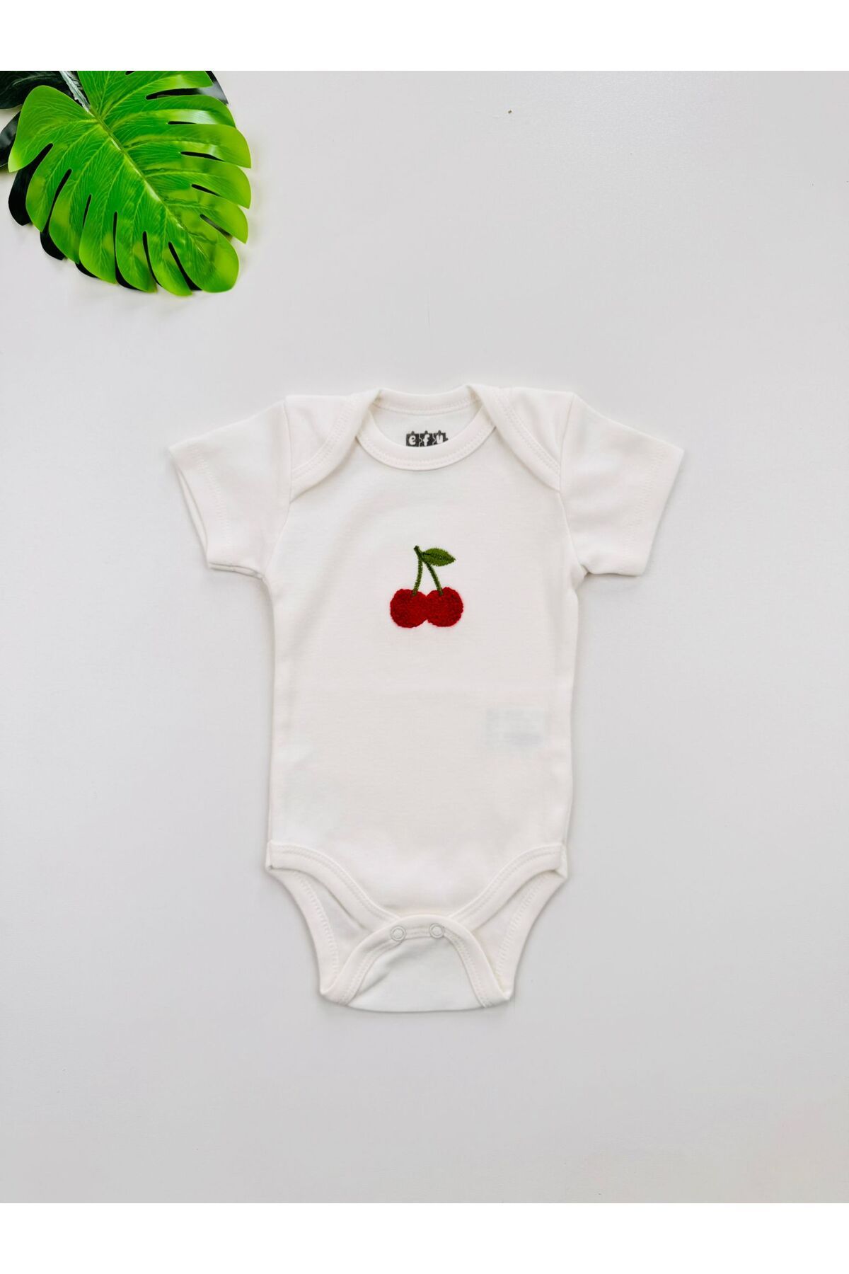 EFU BABY Kiraz Süzene Nakışlı Çıt Çıtlı Kız Bebek Kısa Kol Body Zıbın