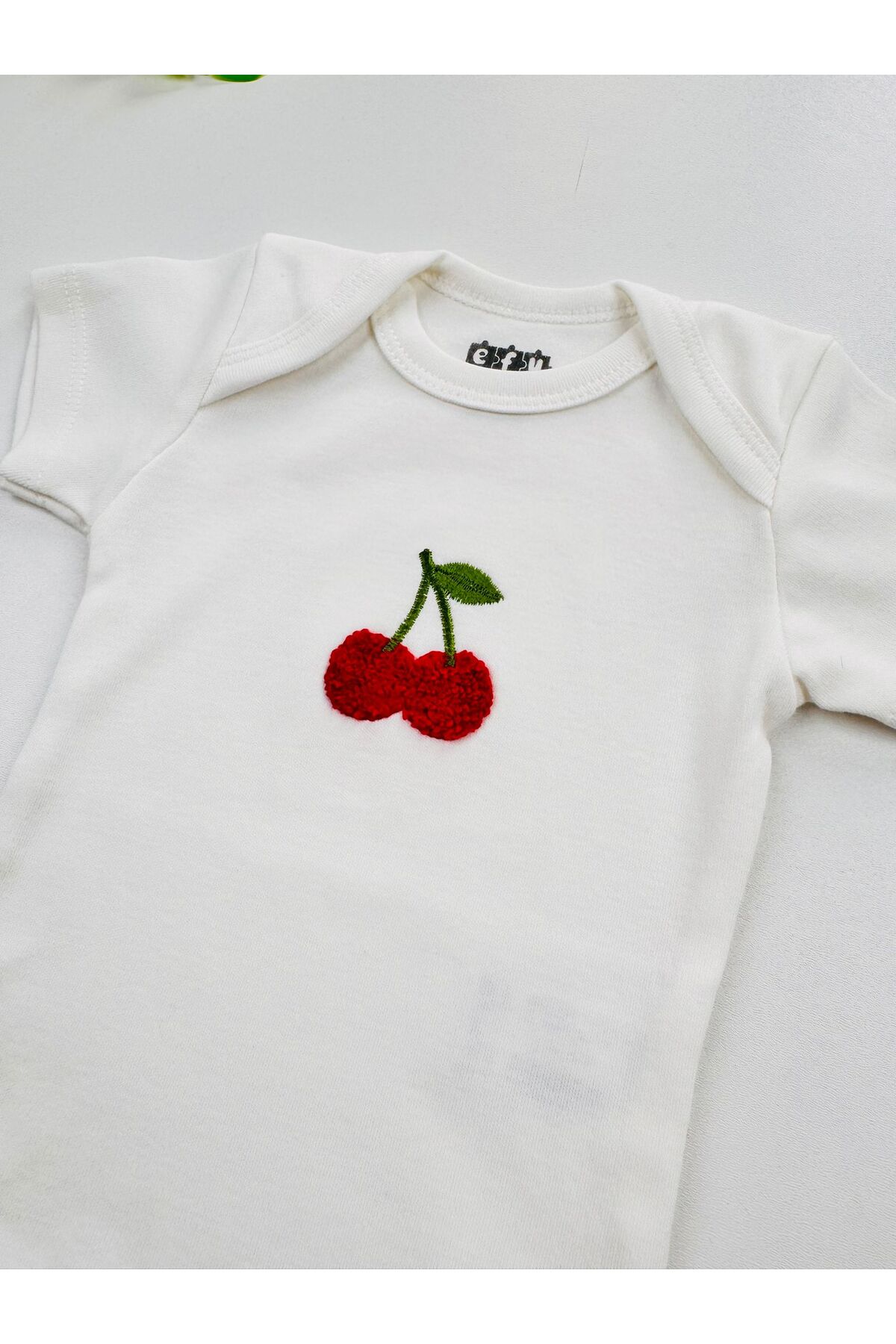 EFU BABY Kiraz Süzene Nakışlı Çıt Çıtlı Kız Bebek Kısa Kol Body Zıbın fotoğrafı 2 (önizleme)
