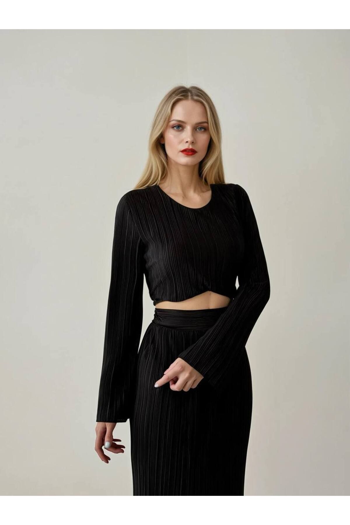 Misscix Official Kadife Crop Üstü & Yırtmaçlı Uzun Etek Takım