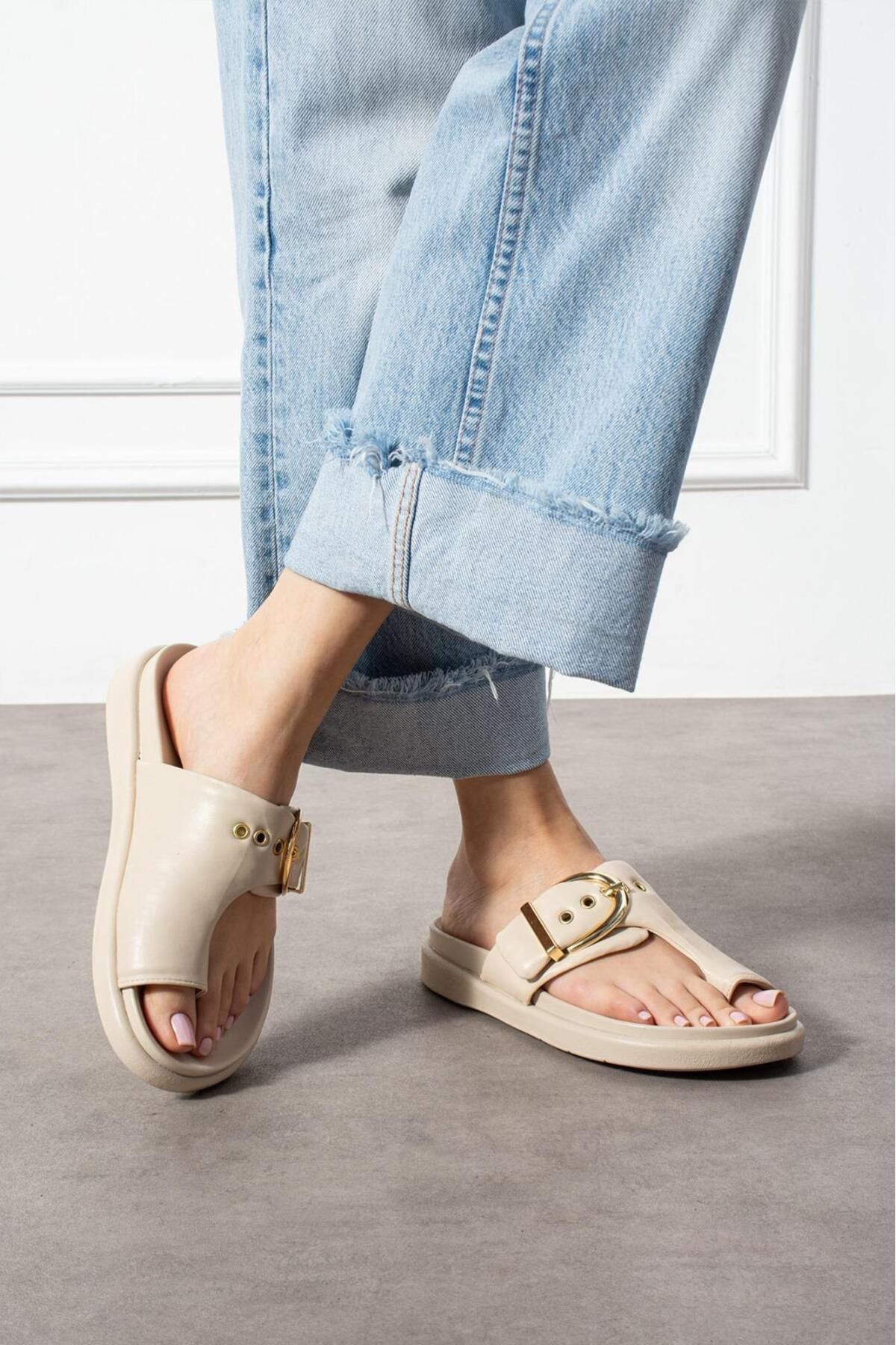 Stilbagshoes ERMA TOKA DETAYLI PARMAK ARASI KADIN TERLİK BEJ