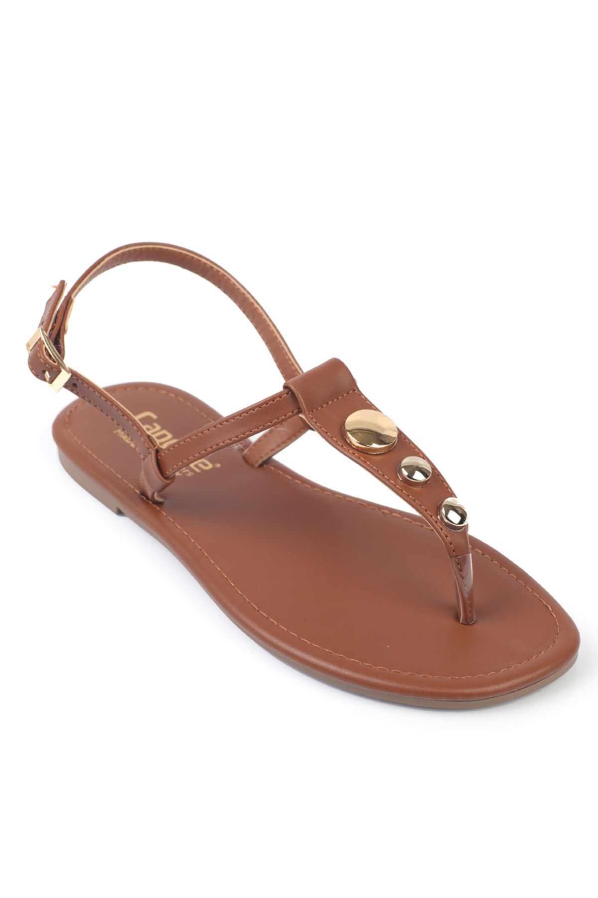 Capone Outfitters Celia Parmak Arası Düz Topuklu Metal Aksesuarlı Yıvarlak Burunlu Kadın Sandalet