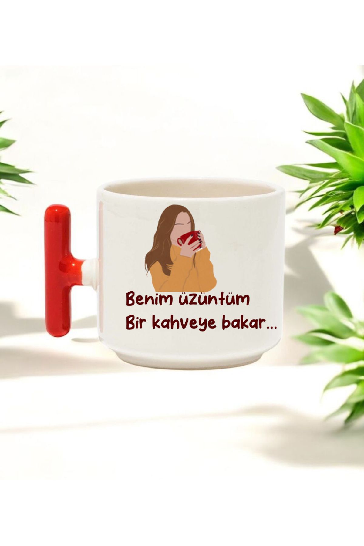 BB TRADE Benim Üzüntüm Kahveye Bakar Tasarımlı Kırmızı T Kulplu Seramik Baskılı Kupa Bardak 250 ML