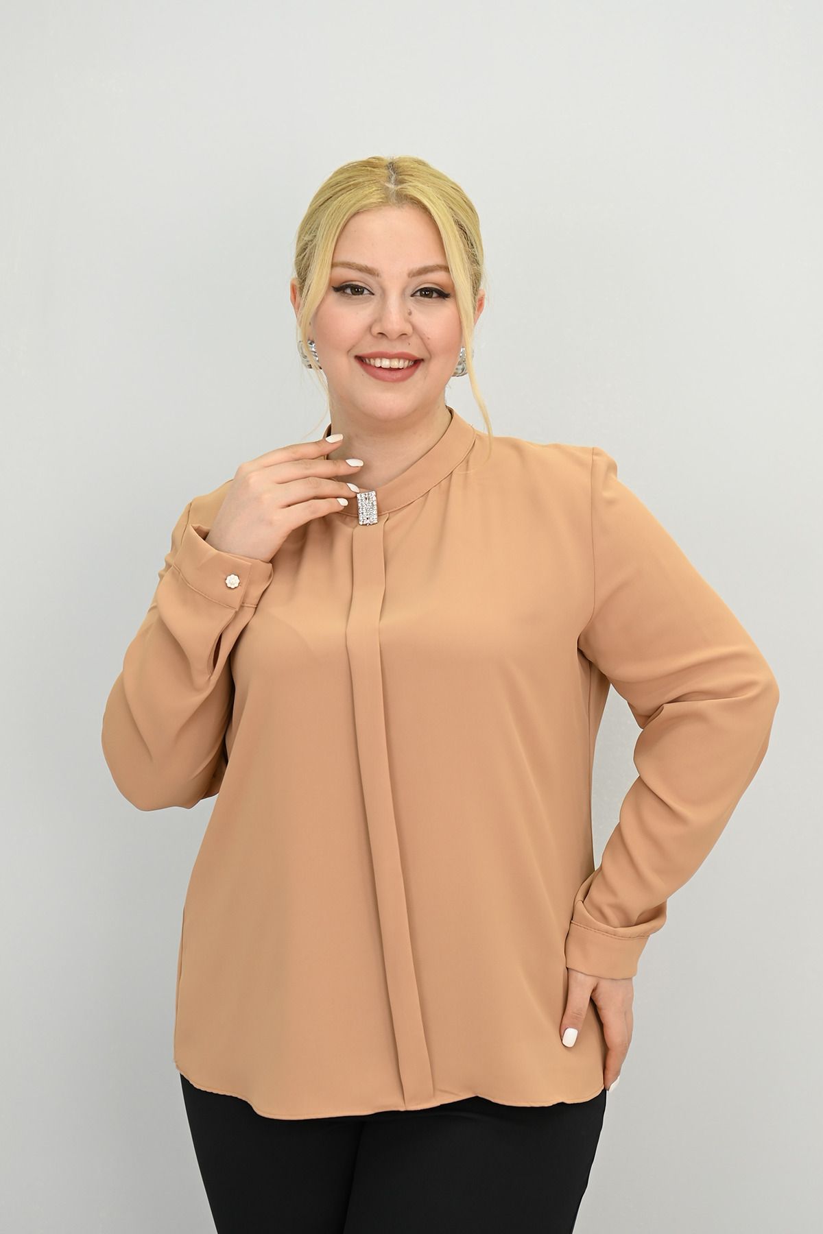 Koza Butik Kadın Büyük Beden Hakim Yaka Taş Broş Detaylı Bluz 0034-25
