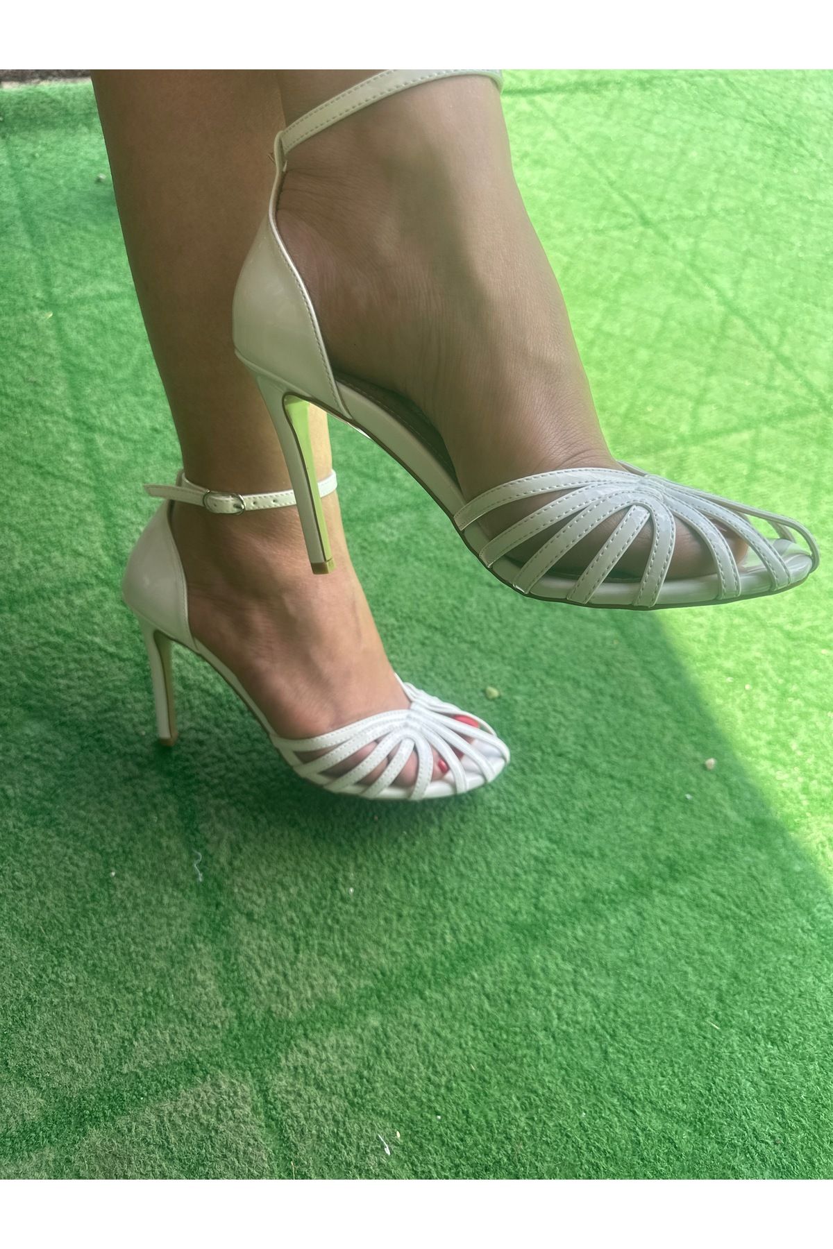 purple shoes Kafes detaylı,bilekten bağlamalı topuklu ayakkabı