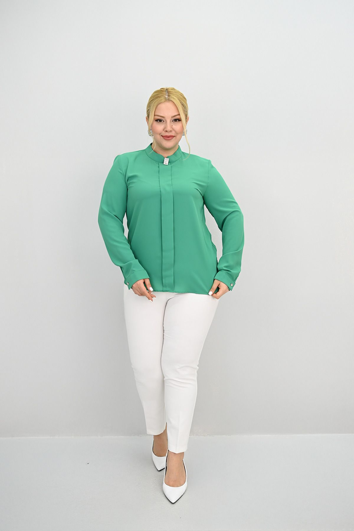 Koza Butik Kadın Büyük Beden Hakim Yaka Taş Broş Detaylı Bluz 0034-25