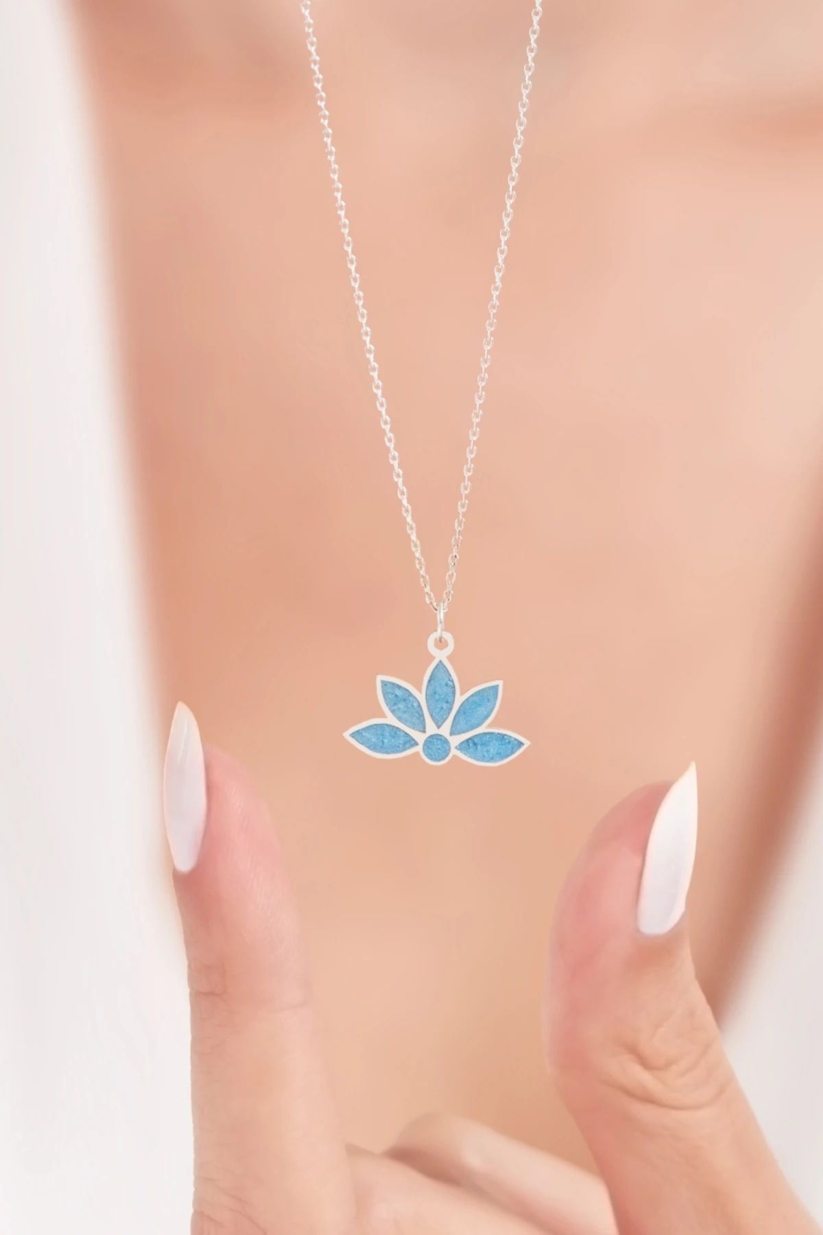 Sardeis 925 Ayar Gümüş Lotus Tasarımlı Kolye