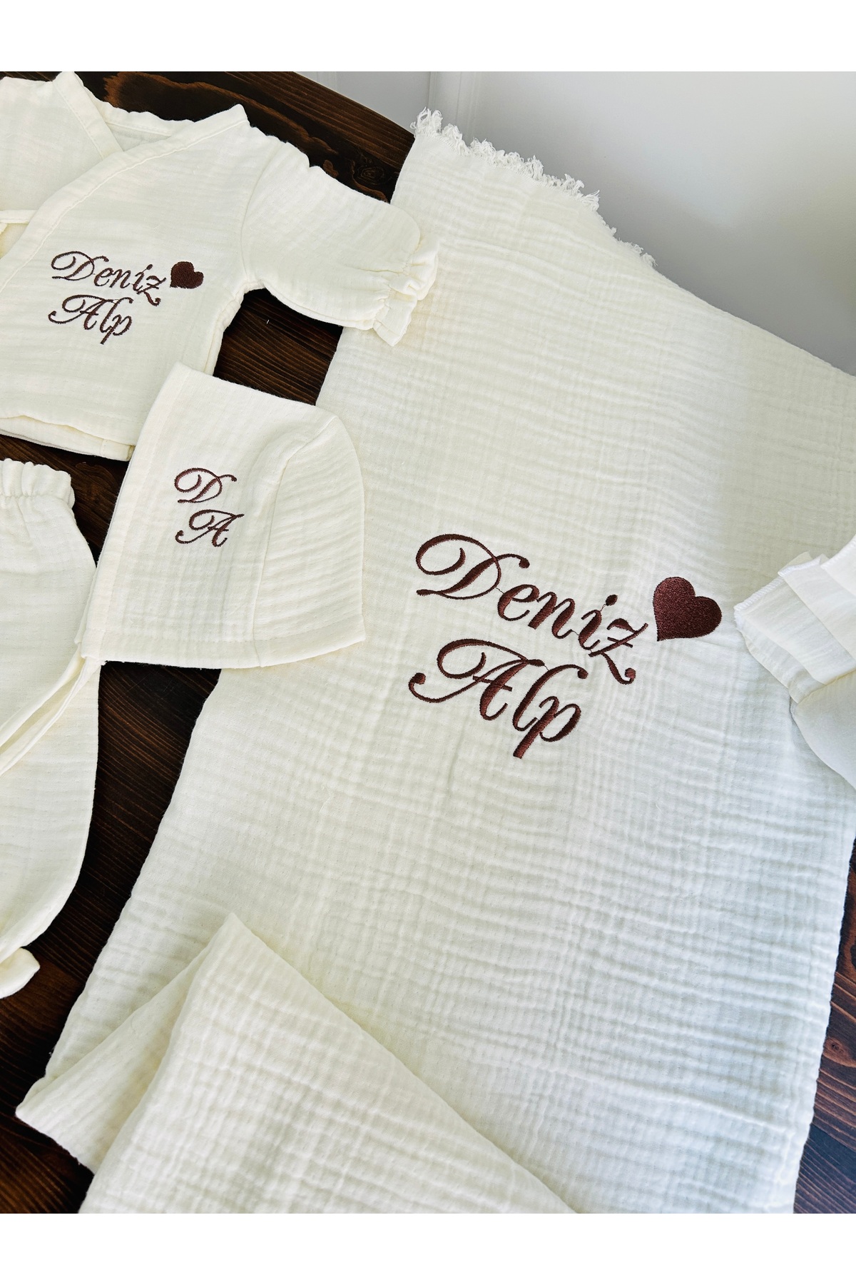 KARSU TASARIM İsme Özel Nakış Işlemeli 4katlı Müslin %100pamuk Hastane Çıkışı fotoğrafı 5 (önizleme)