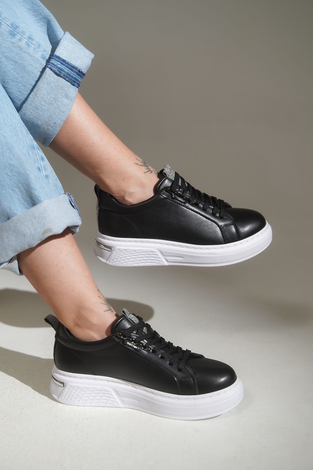 lovitto Bağcık Toka Detaylı Sneaker