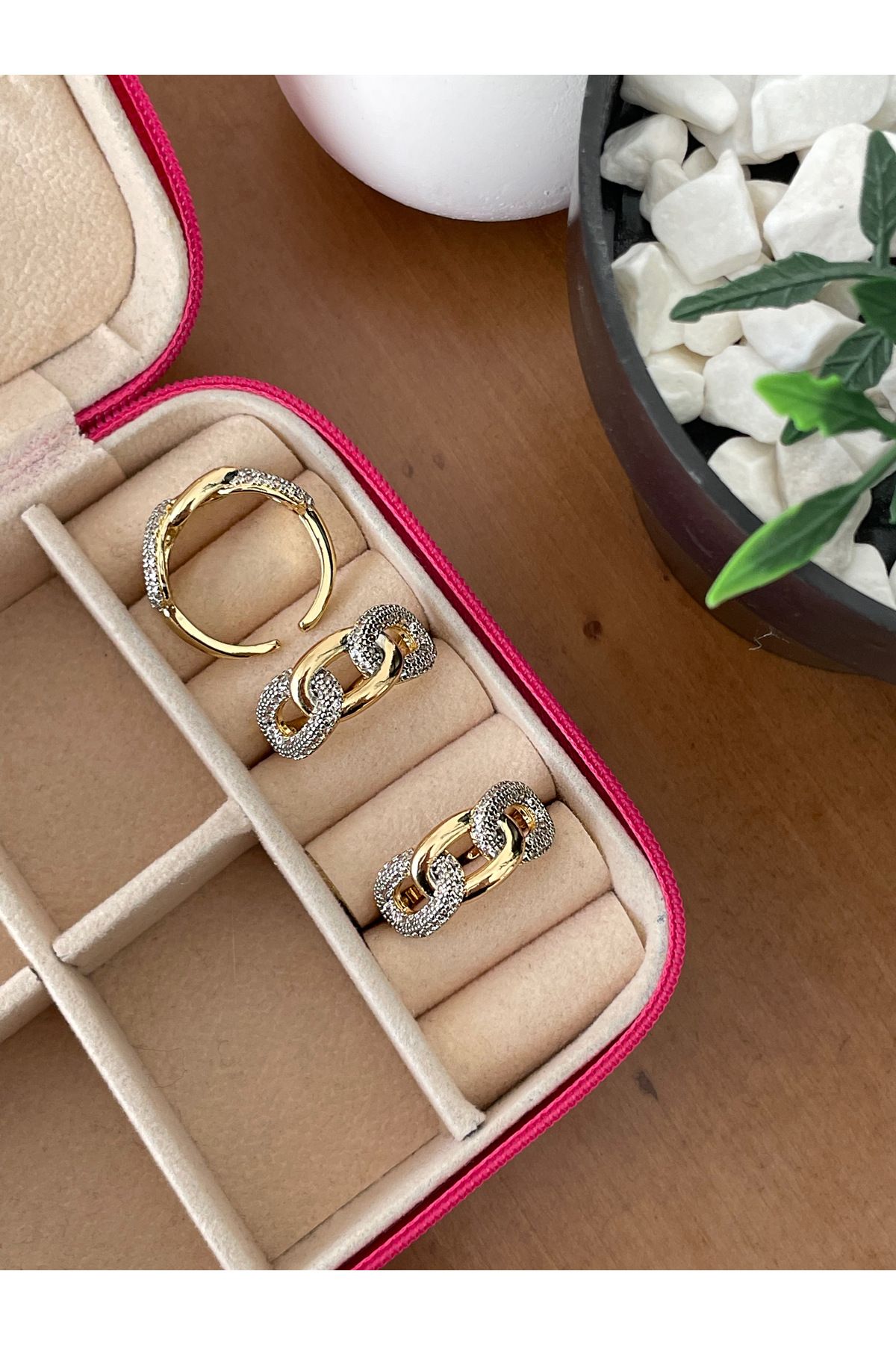 JELLY Kadın Çelik Altın Renkli Zirkon Taşlı Gurmet Model Zincir Detaylı Ayarlanabilir Modern Şık Yüzük