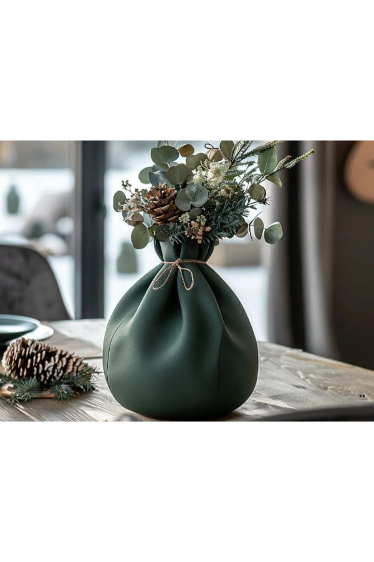 NOMOTHETIC Evergreen Vazo – Yılbaşı Temalı Dekoratif Tasarım