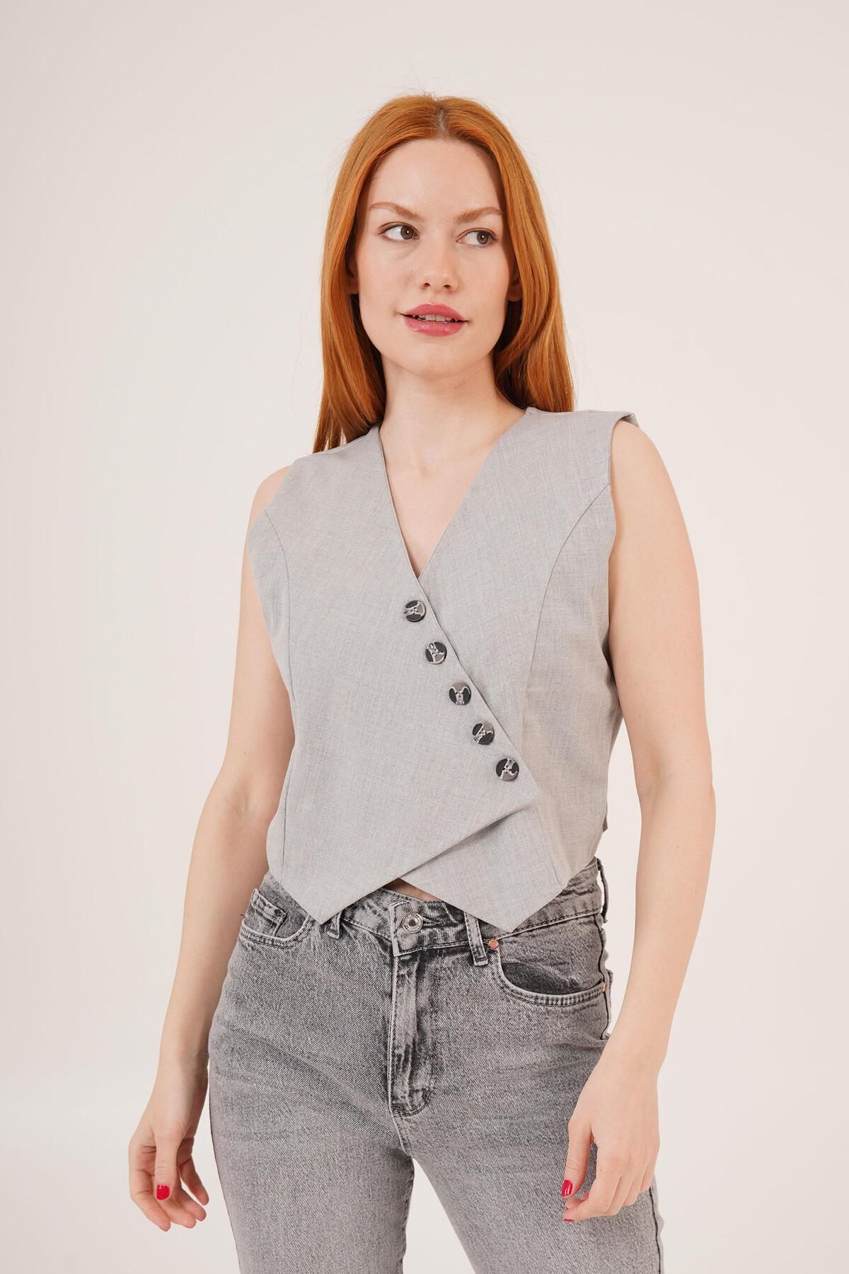 Castivo Fashion V Yaka Düğmeli Üçgen Kesim Yelek
