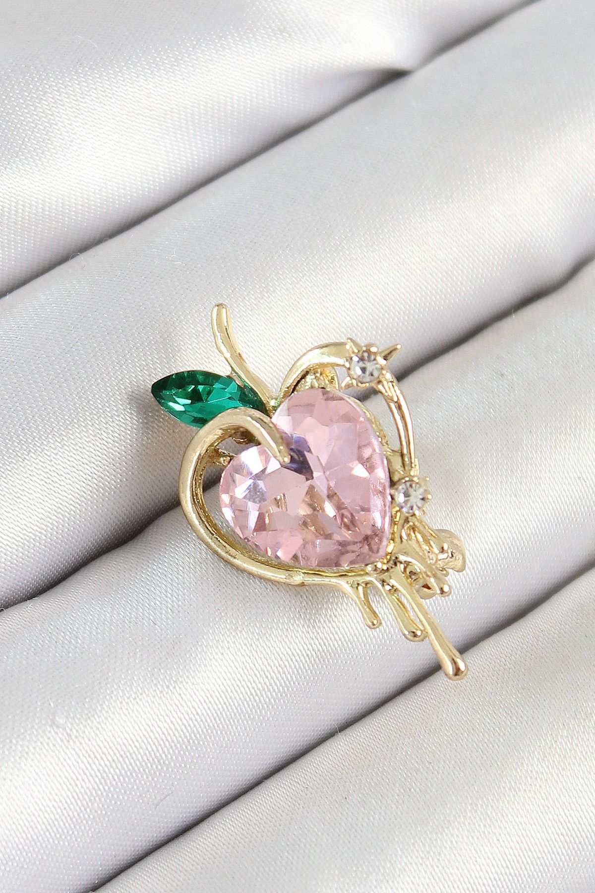 Clariss Pembe Ve Yeşil Zirkon Taşlı 3D Eriyen Kalp Figürlü Gold Renk Kadın Broş