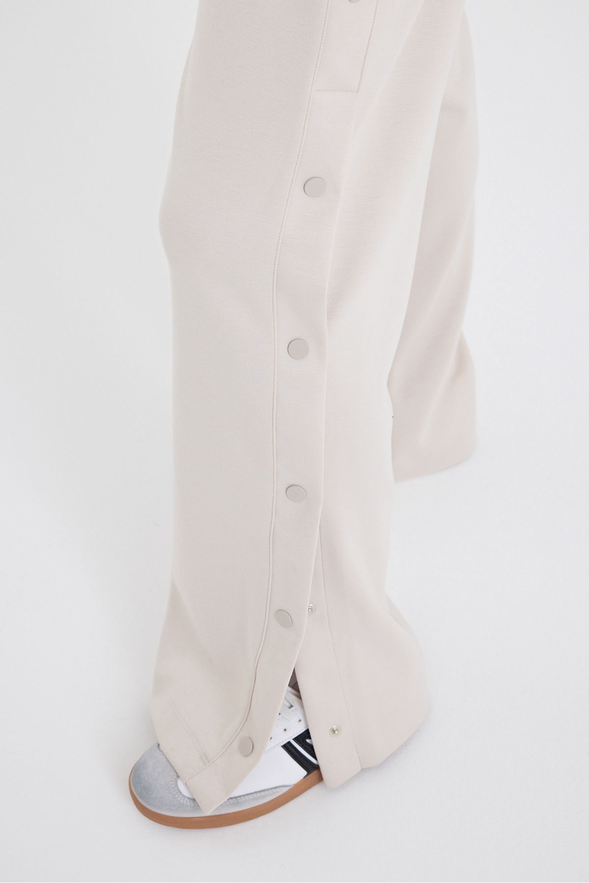 VENA-Ruby Wide Leg Elastic Waist Jogging Trousers with Snaps on the Side (Cupro) - Bone 6