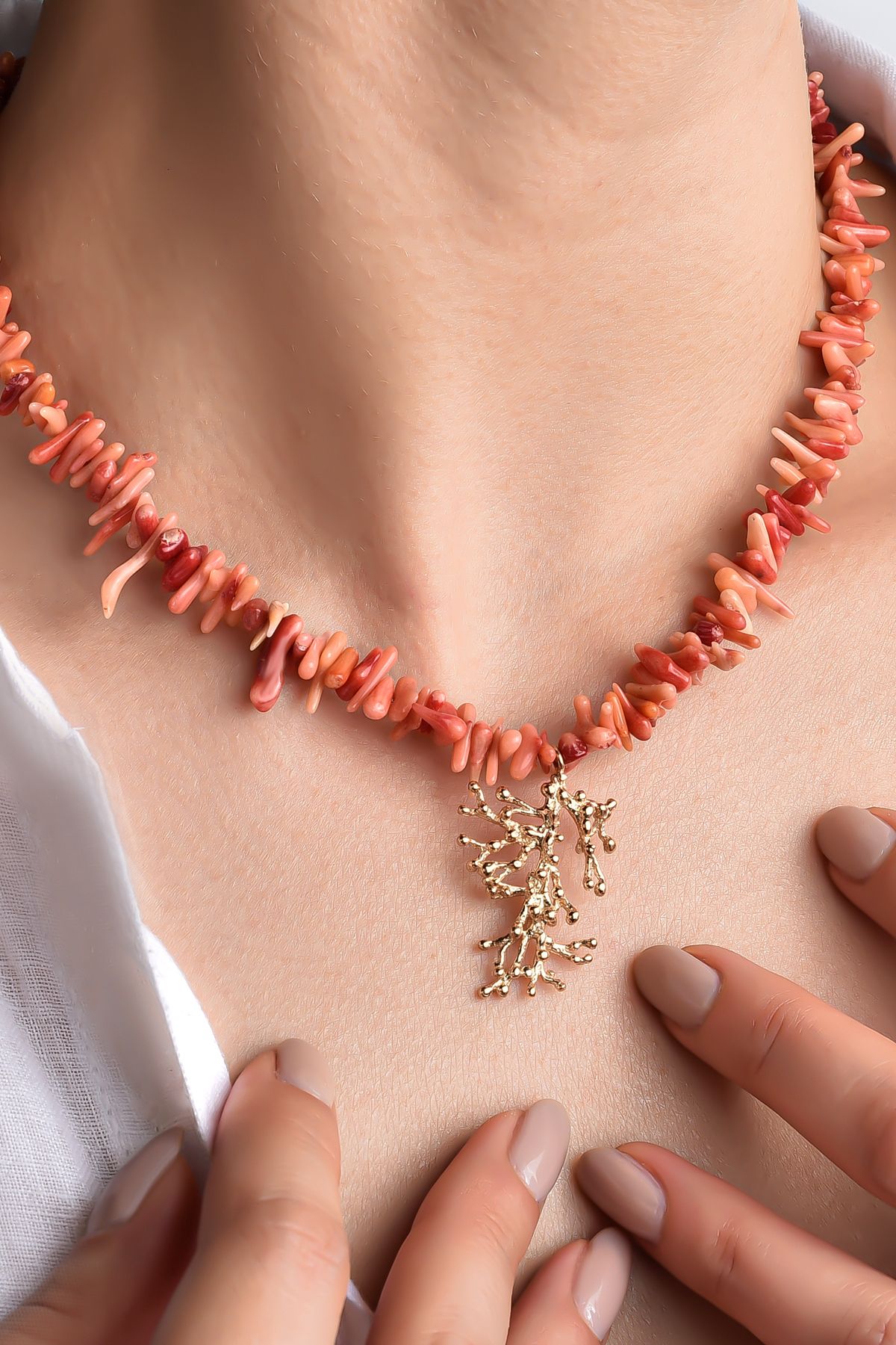 Nox Jewelry 14 Ayar Altın Kaplama Doğal Düzensiz Dal Mercan El Yapımı Gümüş Kolye - CNS00631