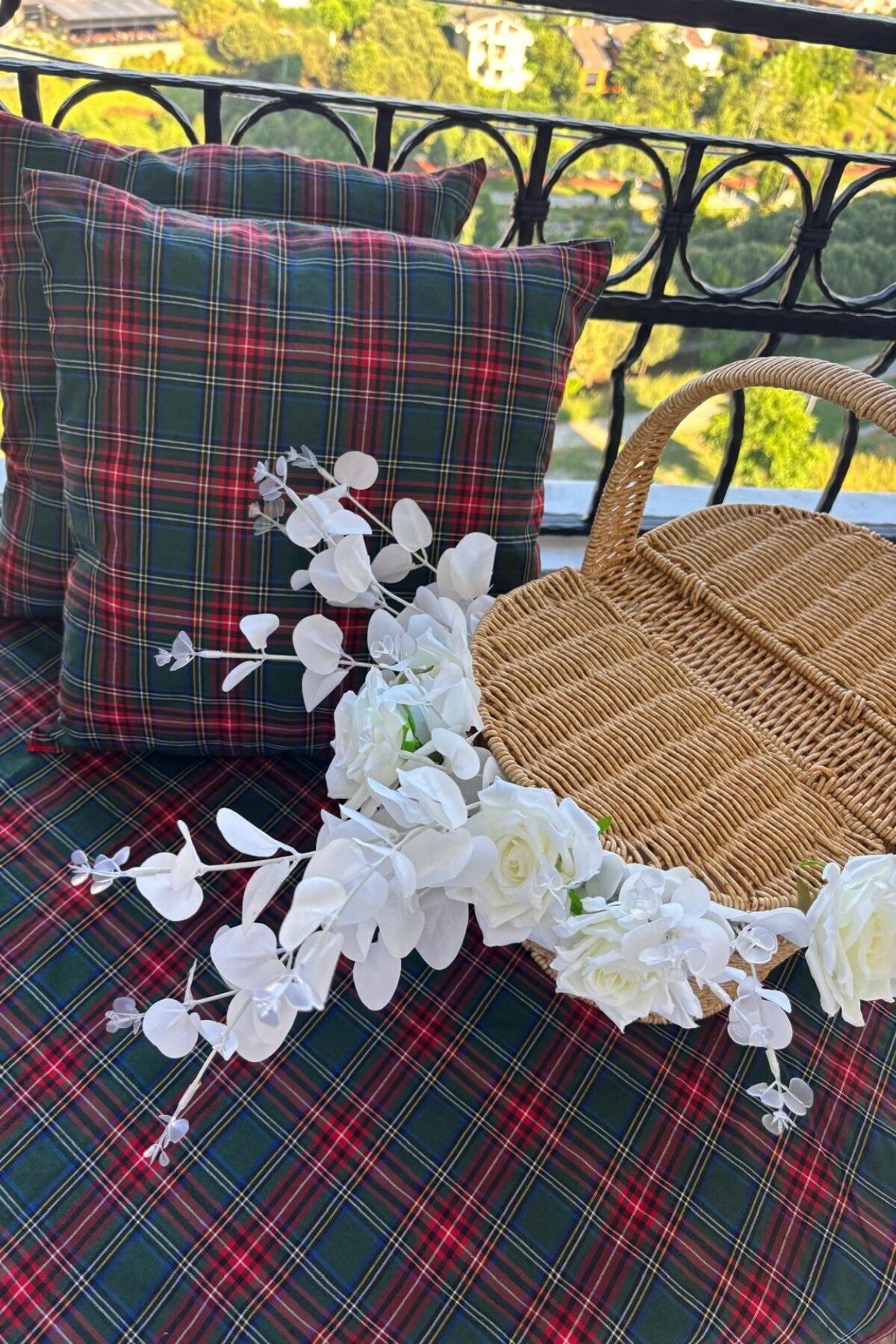 zarafet concept Piknik Seti :yeşil Ekoseli Piknik Örtüsü 170*170 Ve Dolgulu 2 Adet Piknik Minderi 40*40 Cm