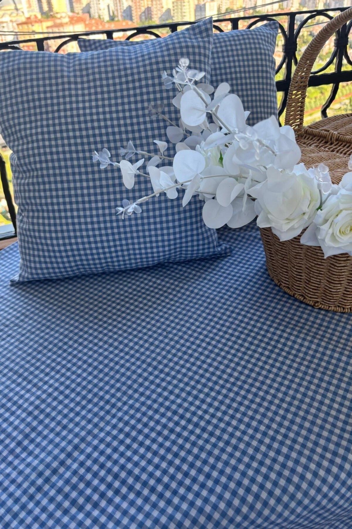 zarafet concept Piknik Seti :mavi Pötikareli Piknik Örtüsü 170*170 Ve Dolgulu 2 Adet Piknik Minderi 40*40 Cm