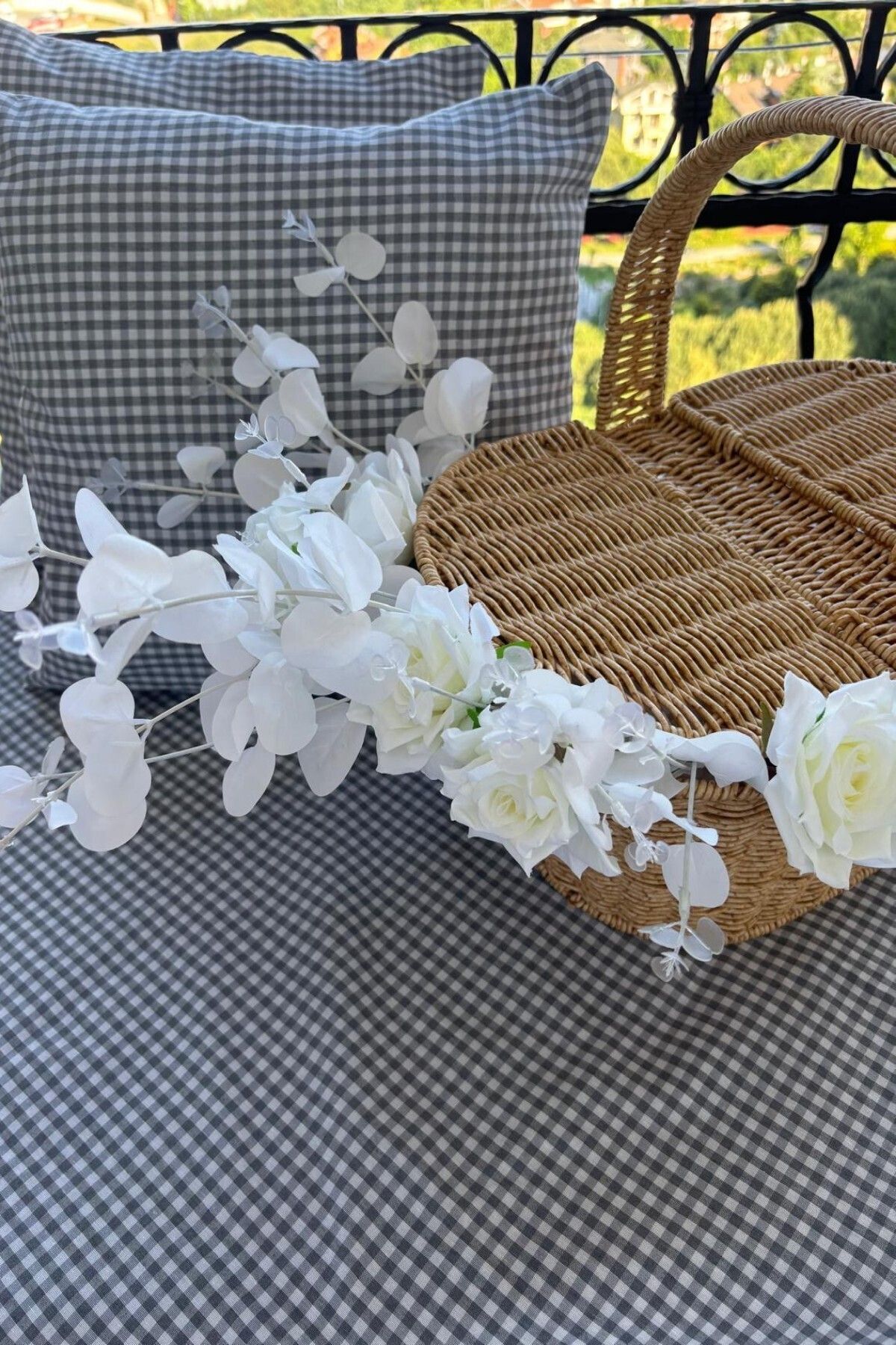 zarafet concept Piknik Seti :gri Pötikareli Piknik Örtüsü 170*170 Ve Dolgulu 2 Adet Piknik Minderi 40*40 Cm