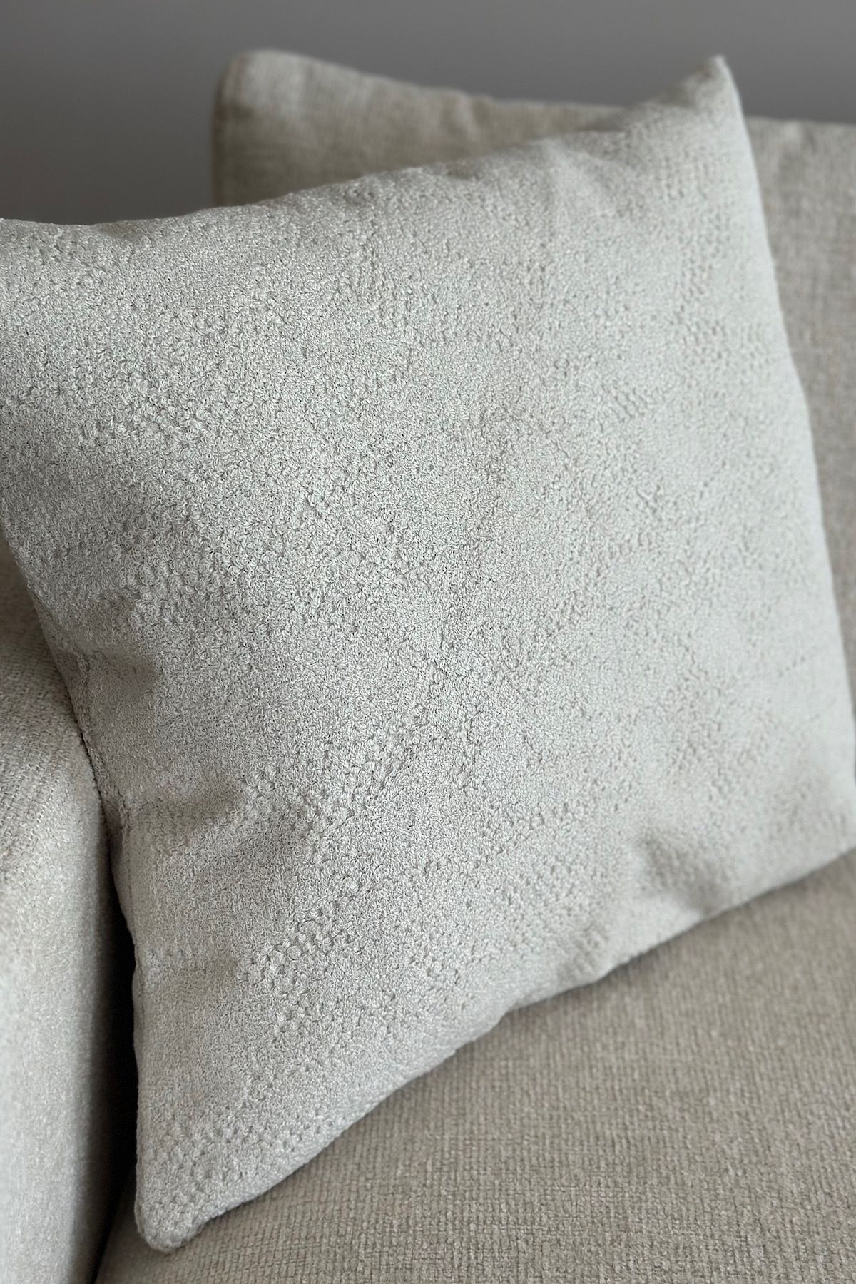 yucelique Novon Home Minimal Design Soft Touch Havlu Nakış Premium Kırlent Kılıfı 45 x 45 cm.
