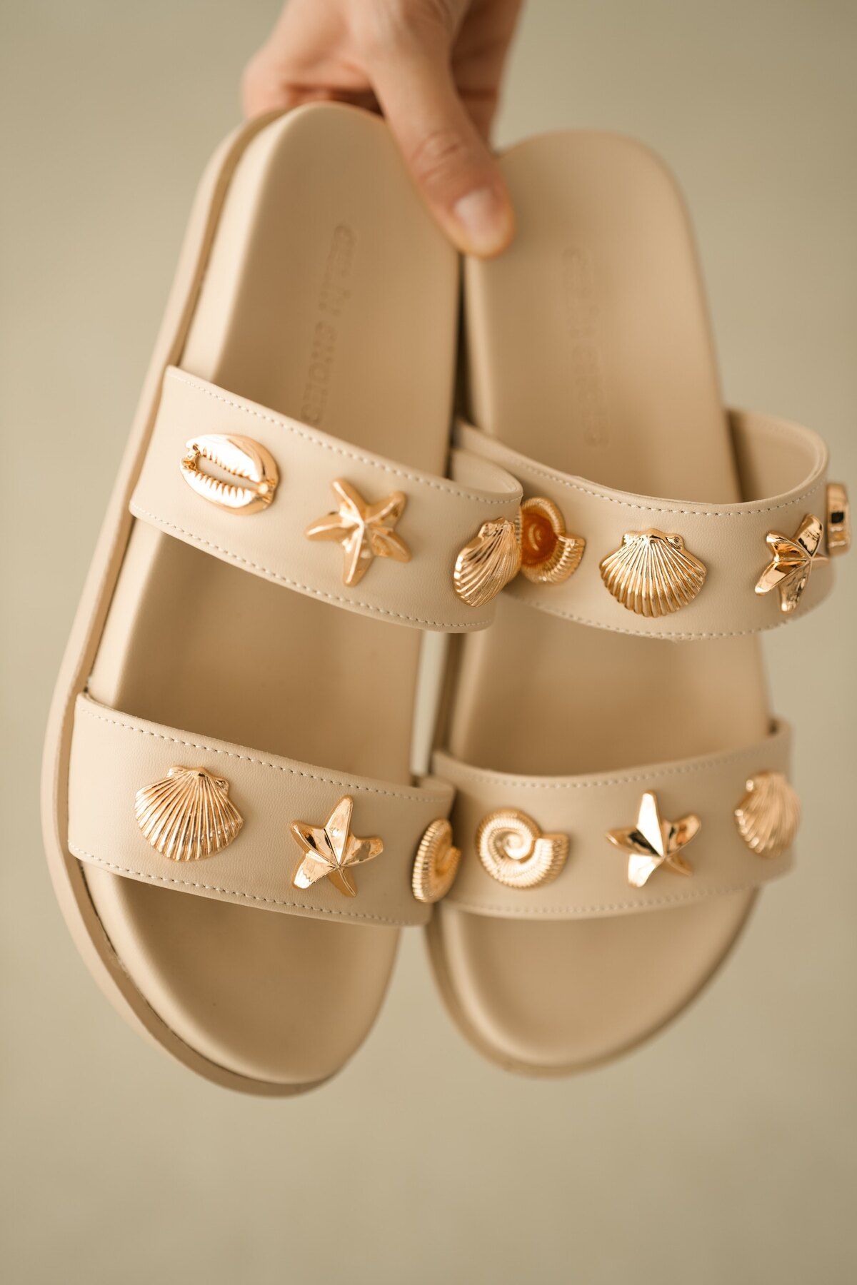 selinshoes Peony Yıldız Toka Detaylı Kadın Terlik- EKRU