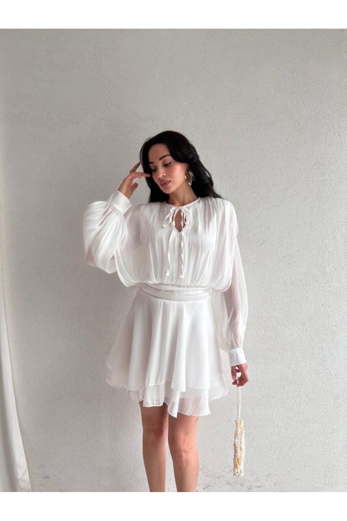 Rabia Çelik Kadın Beyaz Göğüsü Bağlamalı Eteği Katlı Mini Elbise