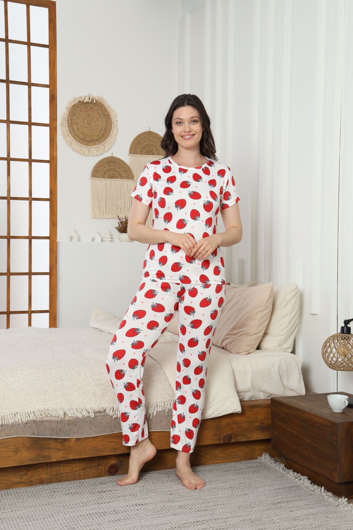 LİLA İÇ GİYİM Milan Çilek Desenli Kısa Kol Beyaz Pijama Takımı