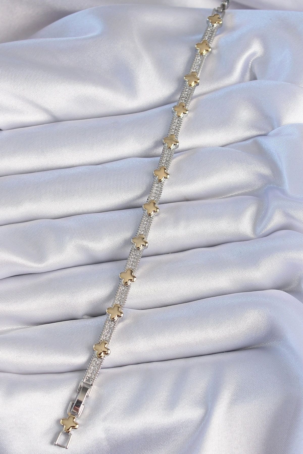 OurStyles Pirinç Gümüş Renk Zirkon Taşlı Gold Yonca Model VİP Seri Kadın Bileklik - TJ-BB6400
