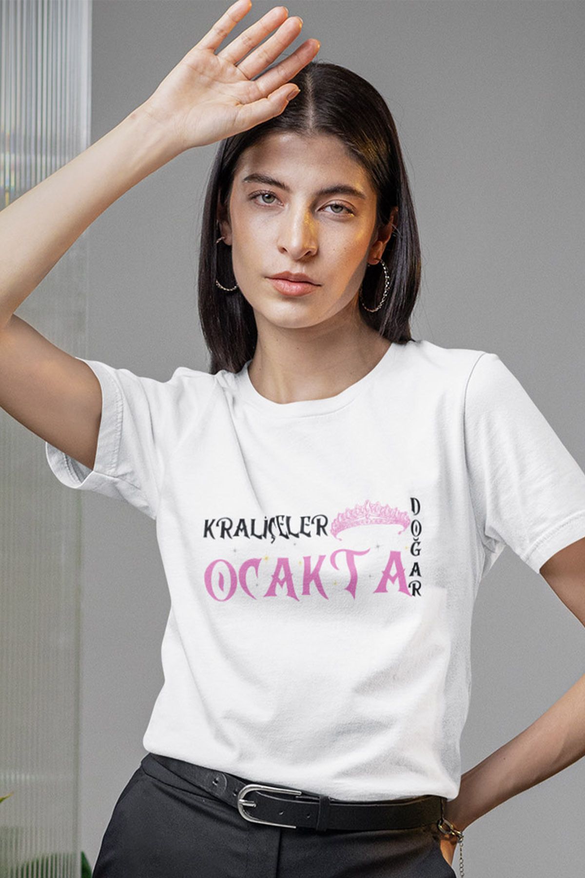 qoeuyl boutique Kraliçeler Bu Ayda Doğar Baskılı Anne Eş Sevgili Arkadaşa Hediyelik %100 Pamuklu Beyaz Kadın T-Shirt