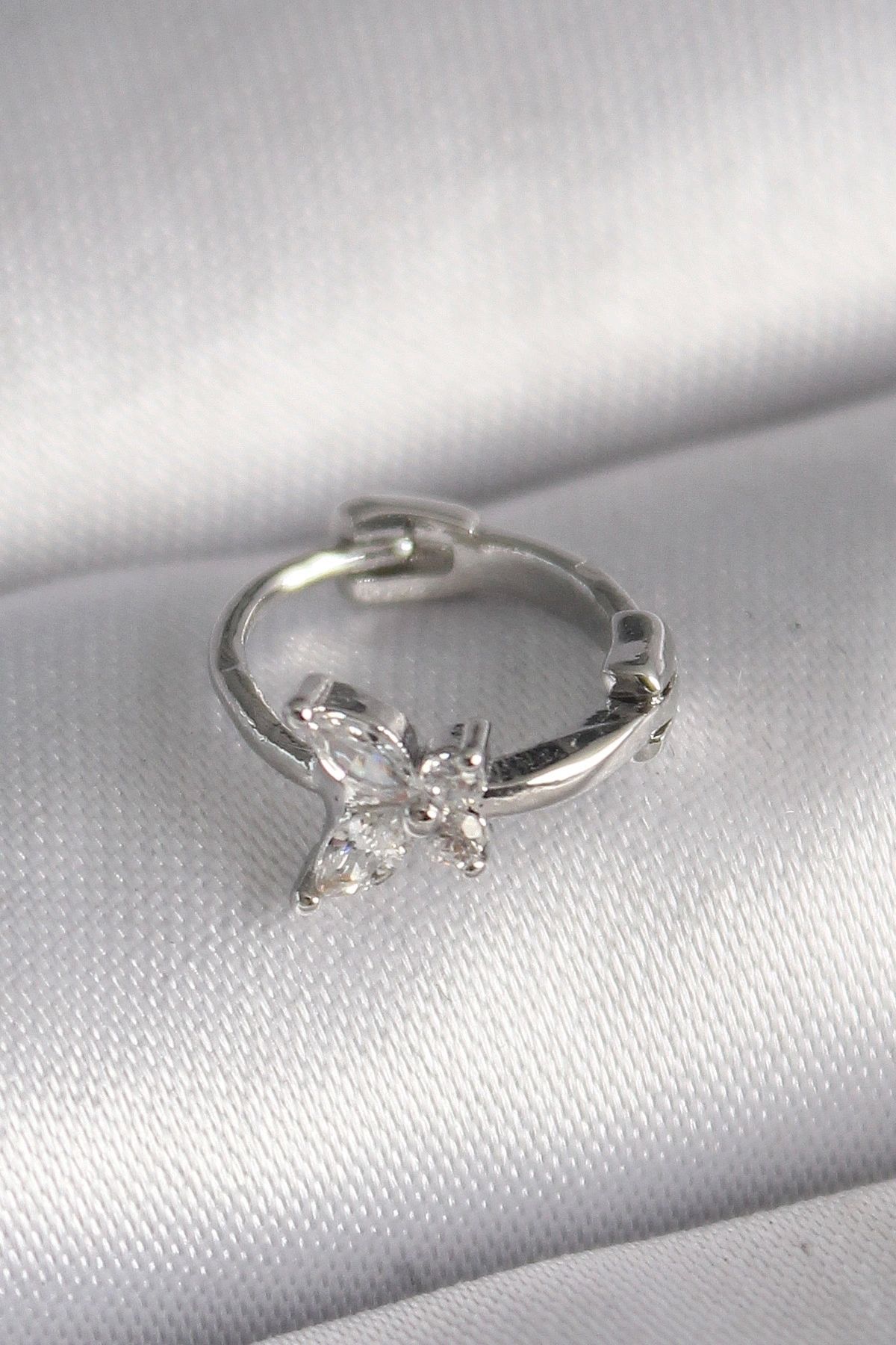 OurStyles 316L Çelik Gümüş Renk Zirkon Taşlı Kelebek Model Tragus Piercing - TJ-PR1321