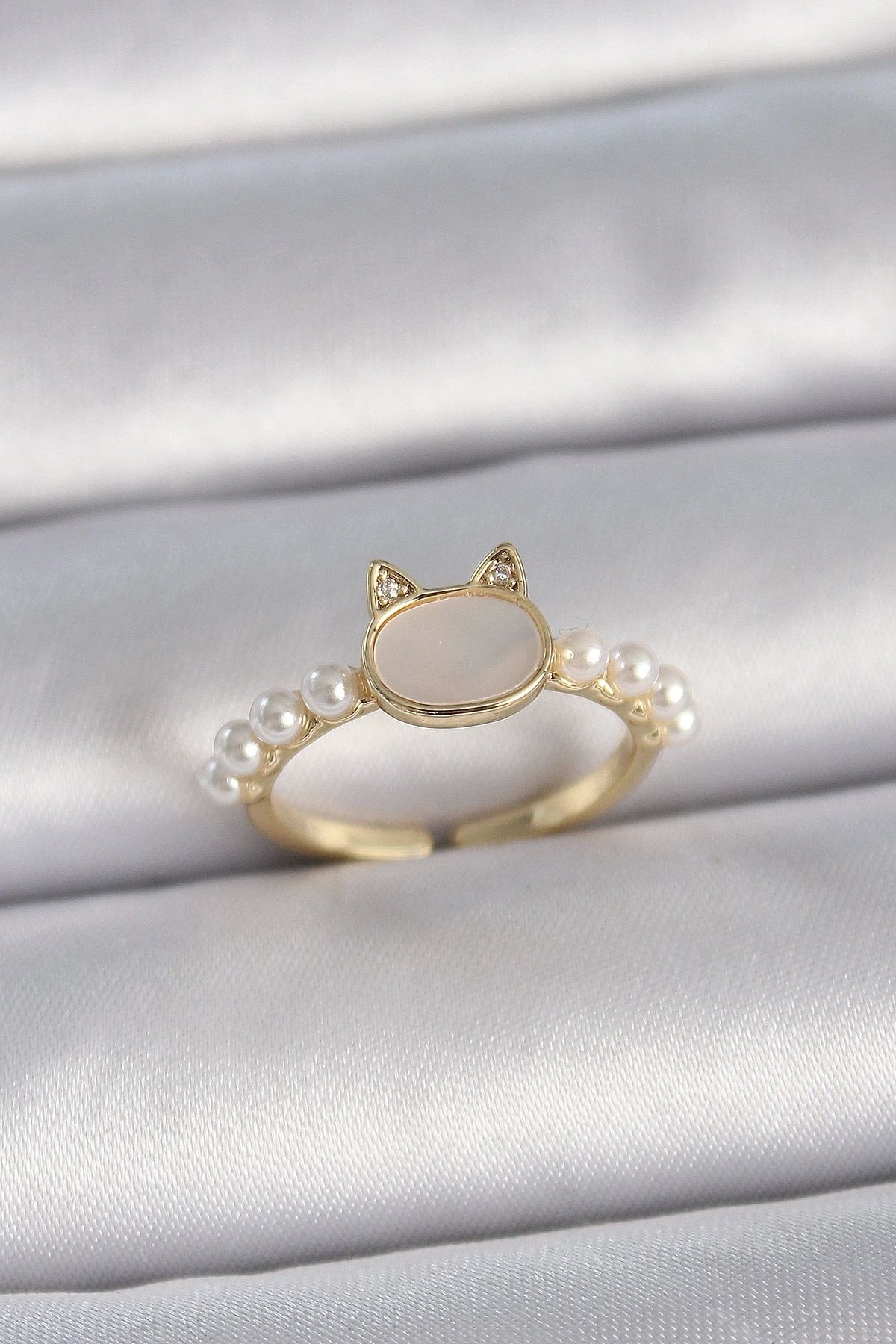 OurStyles Pirinç Gold Renk Ayarlanabilir Beyaz Mineli Kedi Model İnci Detay Kadın Yüzük - TJ-BYK3386