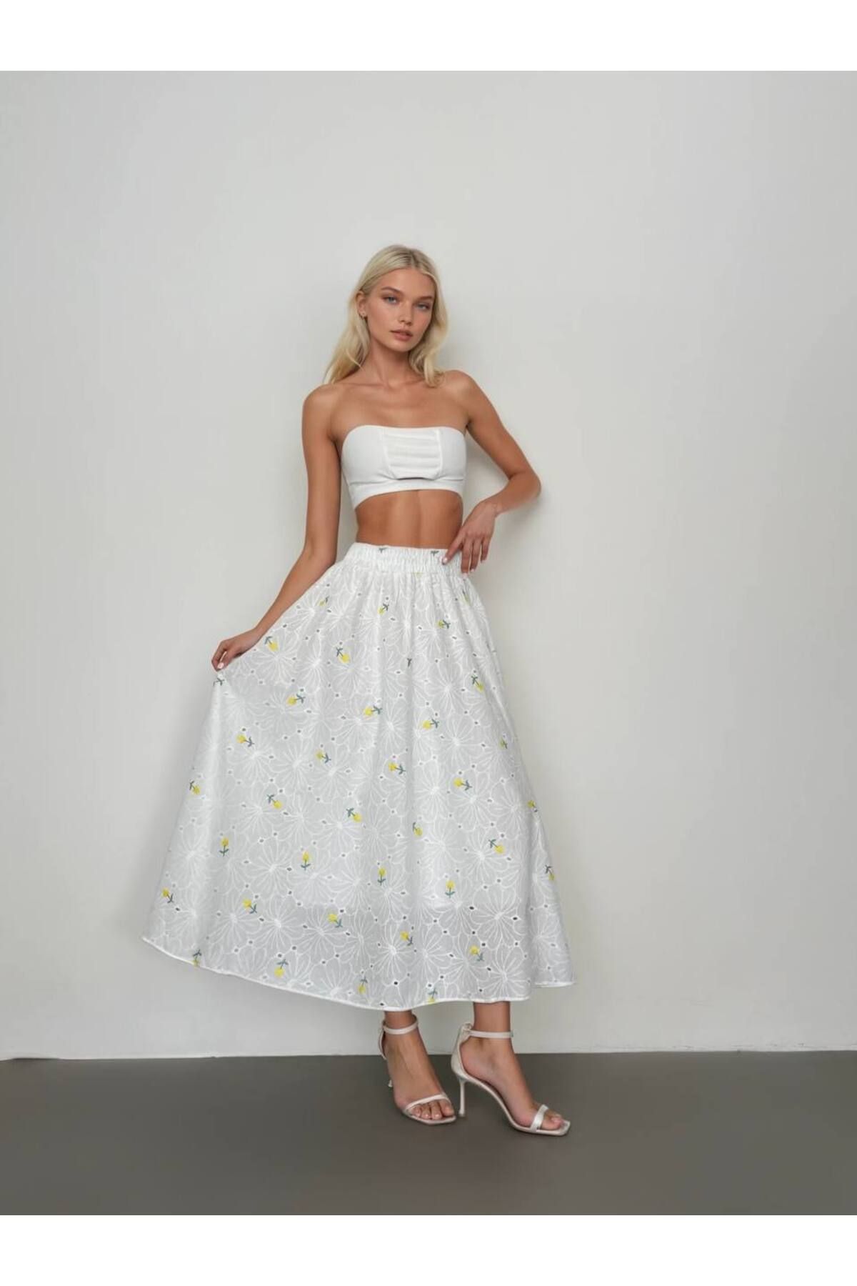 OYERGA MODA Kadın Beyaz Çiçek Desenli Etek