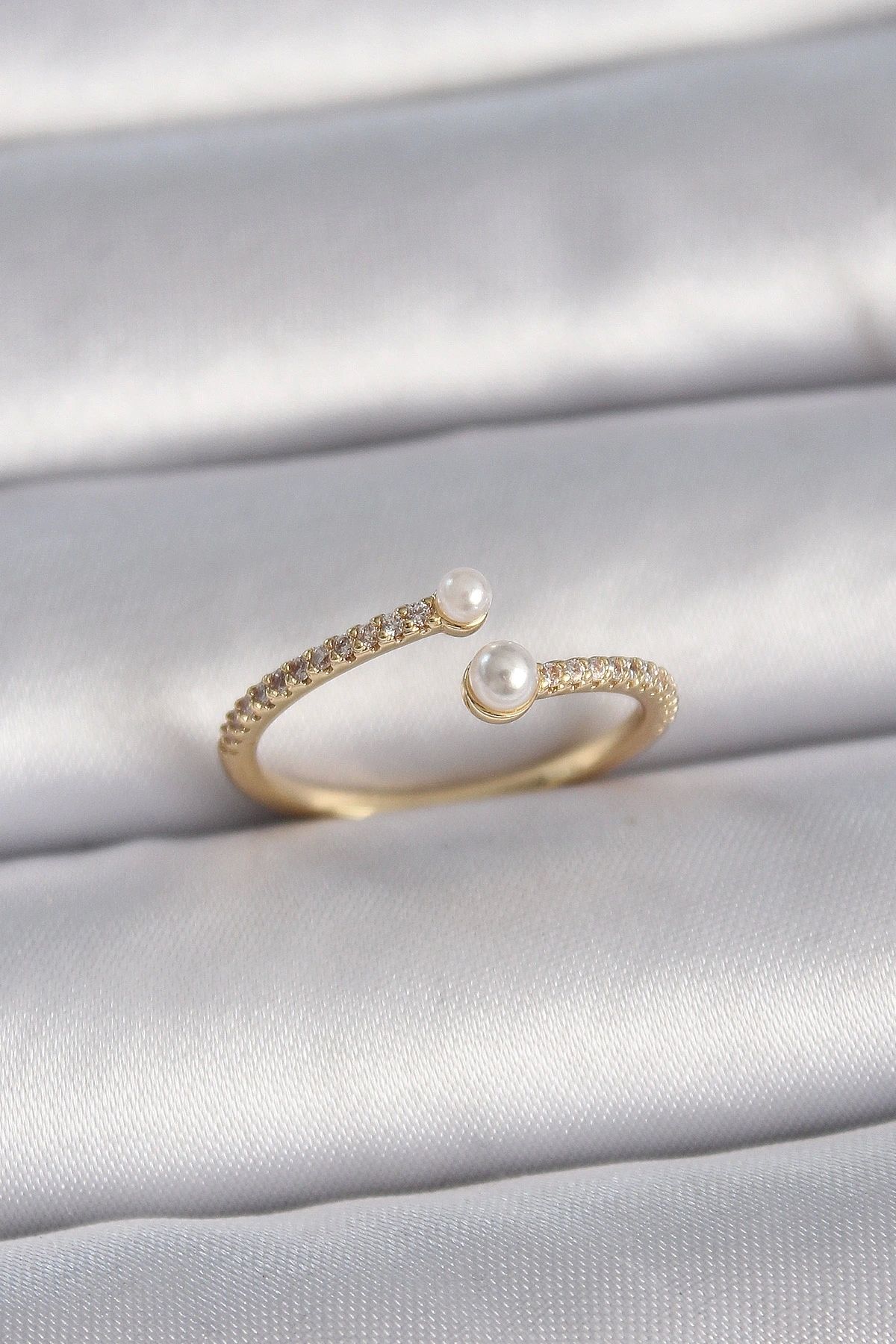 OurStyles Pirinç Gold Renk Ayarlanabilir Sıralı Zirkon Taşlı İnci Detay Kadın Yüzük - TJ-BYK3416