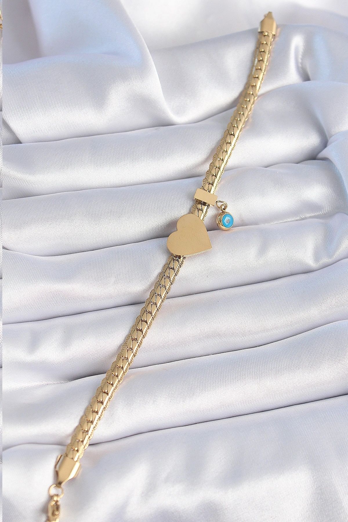 OurStyles 316L Çelik Gold Renk Yassı Zincir Model Kalp Figür Nazar Boncuk Detay Kadın Bileklik - TJ-BB6450
