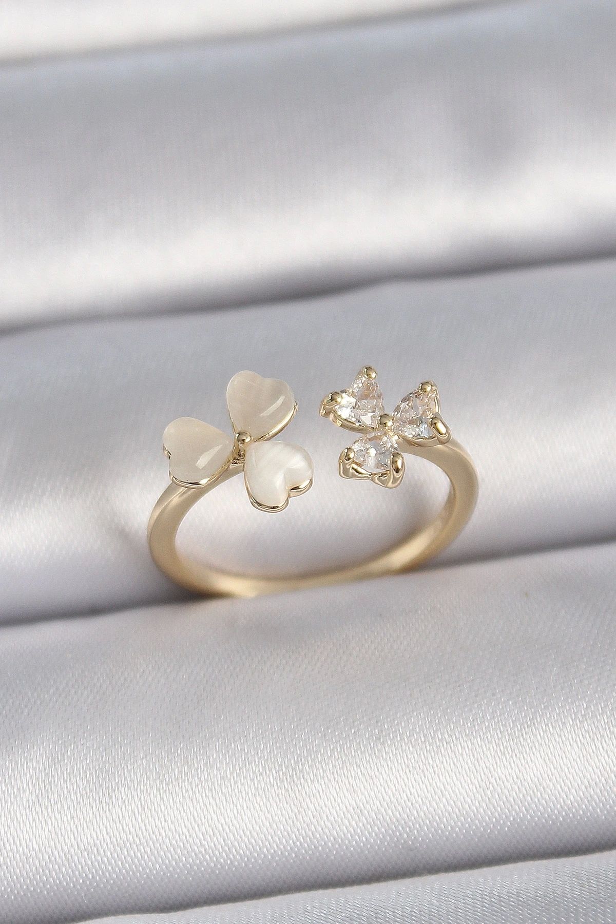 OurStyles Pirinç Gold Renk Ayarlanabilir Zirkon Taşlı Kalp Beyaz Mineli Model Kadın Yüzük - TJ-BYK3388