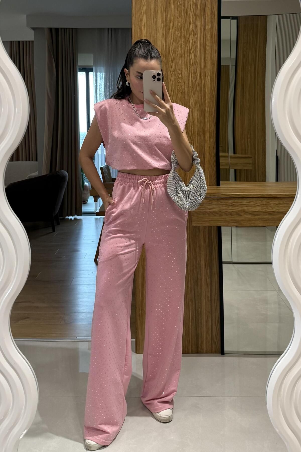 Gizem Ecemiş Minora Pembe Taşlı Vatkalı Takım