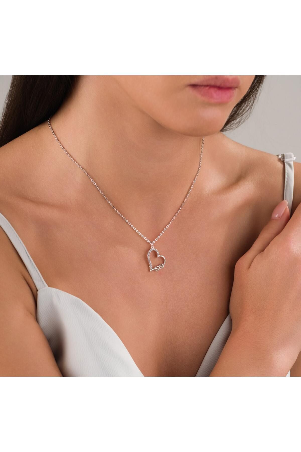 HOBİSY GIFT SHOP Zirkon Taşlı Kalp ve Sonsuzluk Figürlü Çelik Kolye - Gümüş Renk - Anlamlı Hediye Seçeneği