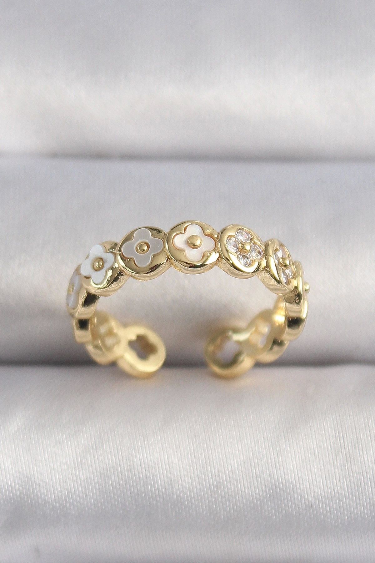 OurStyles Pirinç Gold Renk Beyaz Sedefli Yonca Model Kadın Yüzük - TJ-BYK3498