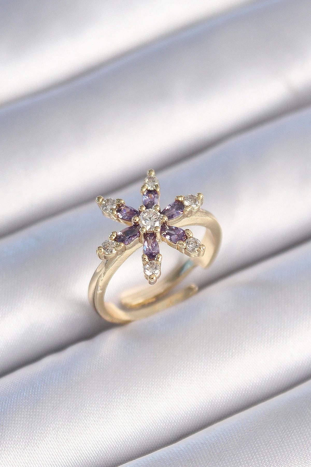 OurStyles Pirinç Gold Renk Mor Renk Zirkon Taşlı Çiçek Model Kadın Yüzük - TJ-BYK3480