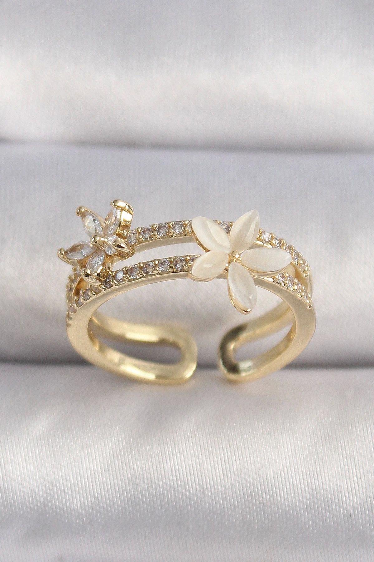 OurStyles Pirinç Gold Renk Zirkon Taşlı Çiçek Model VIP Seri Kadın Yüzük - TJ-BYK3514
