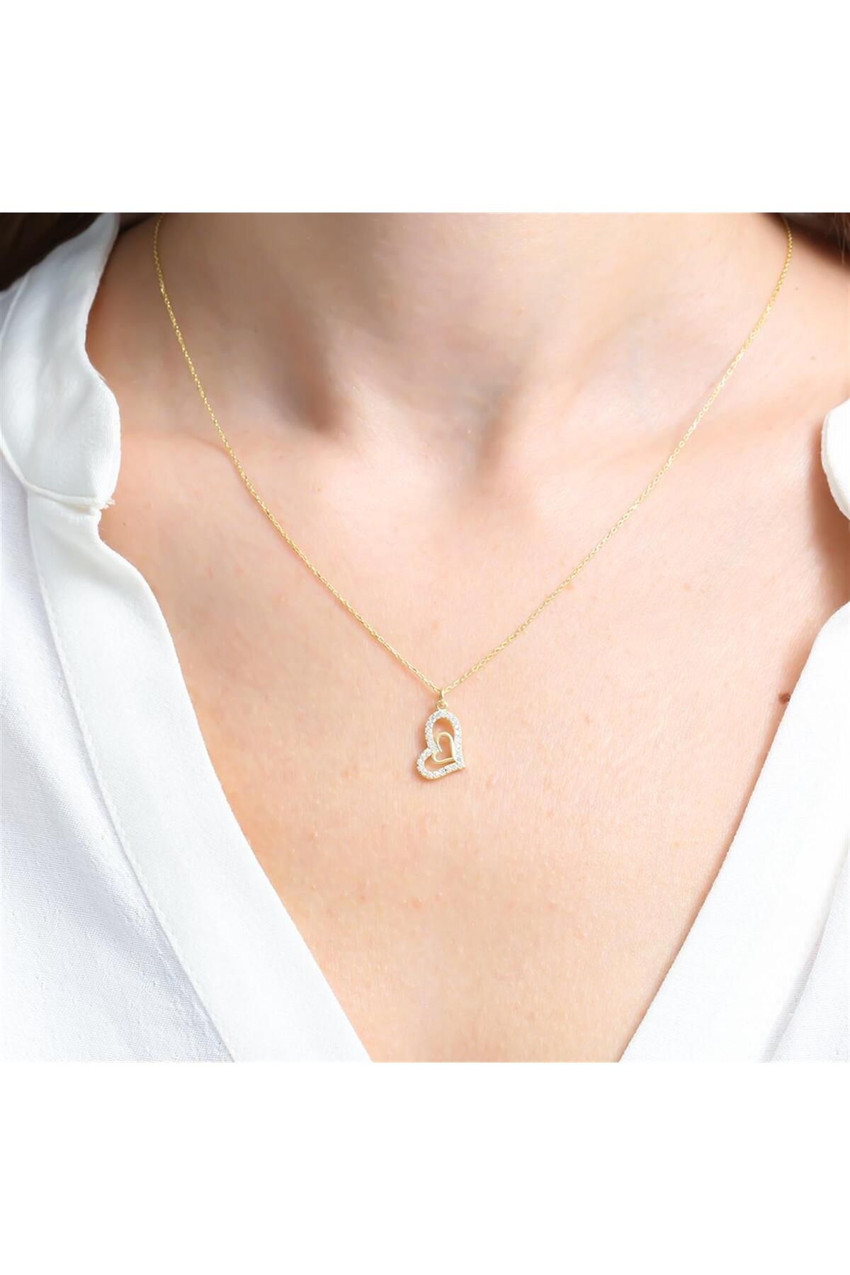 HOBİSY GIFT SHOP Zirkon Taşlı Kalpli Gold Renk Çelik Kolye – Şık ve Zarif Tasarım