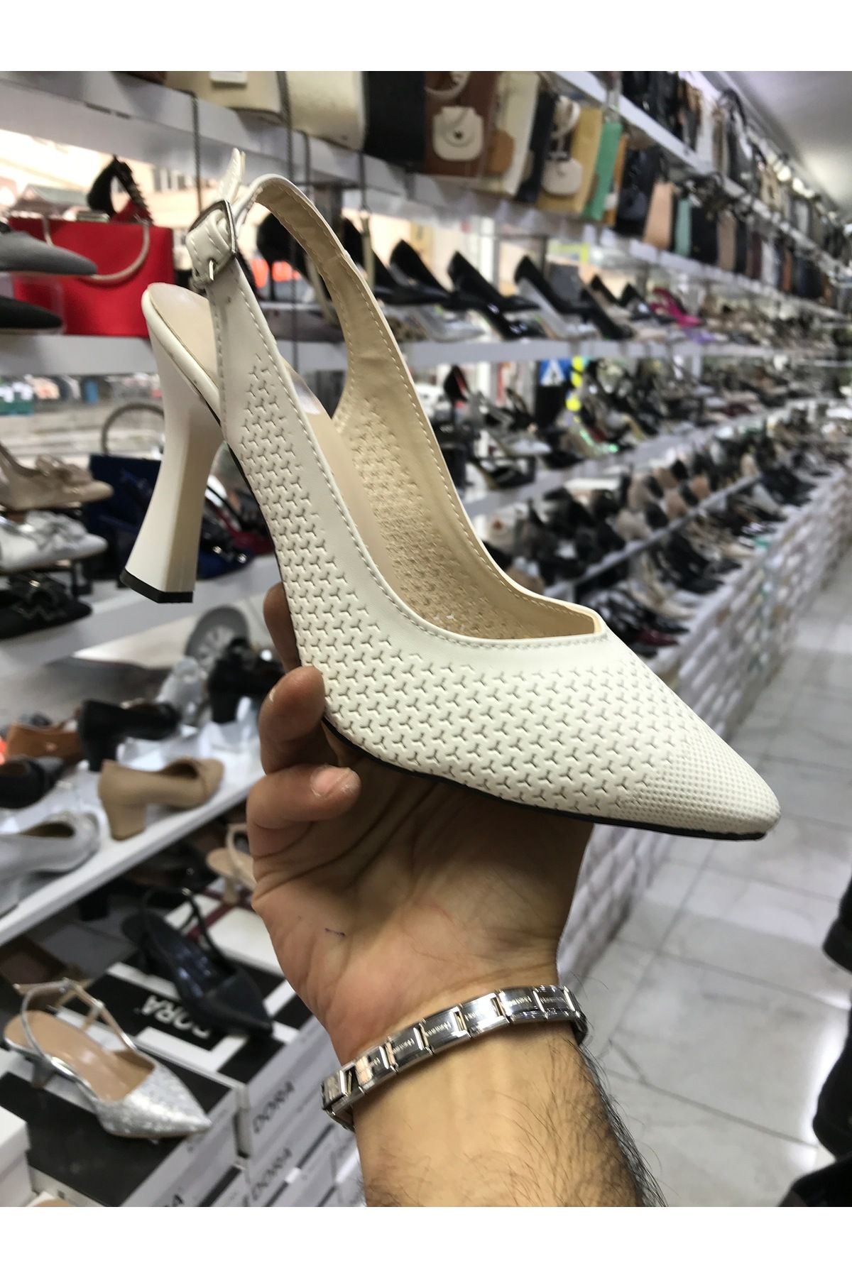 Brs Beyaz Delikli Kadeh Topuklu Stiletto