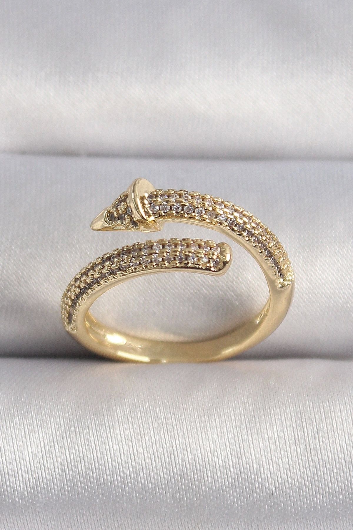 OurStyles Pirinç Gold Renk Zirkon Taşlı Çivi Model VIP Seri Kadın Yüzük - TJ-BYK3508