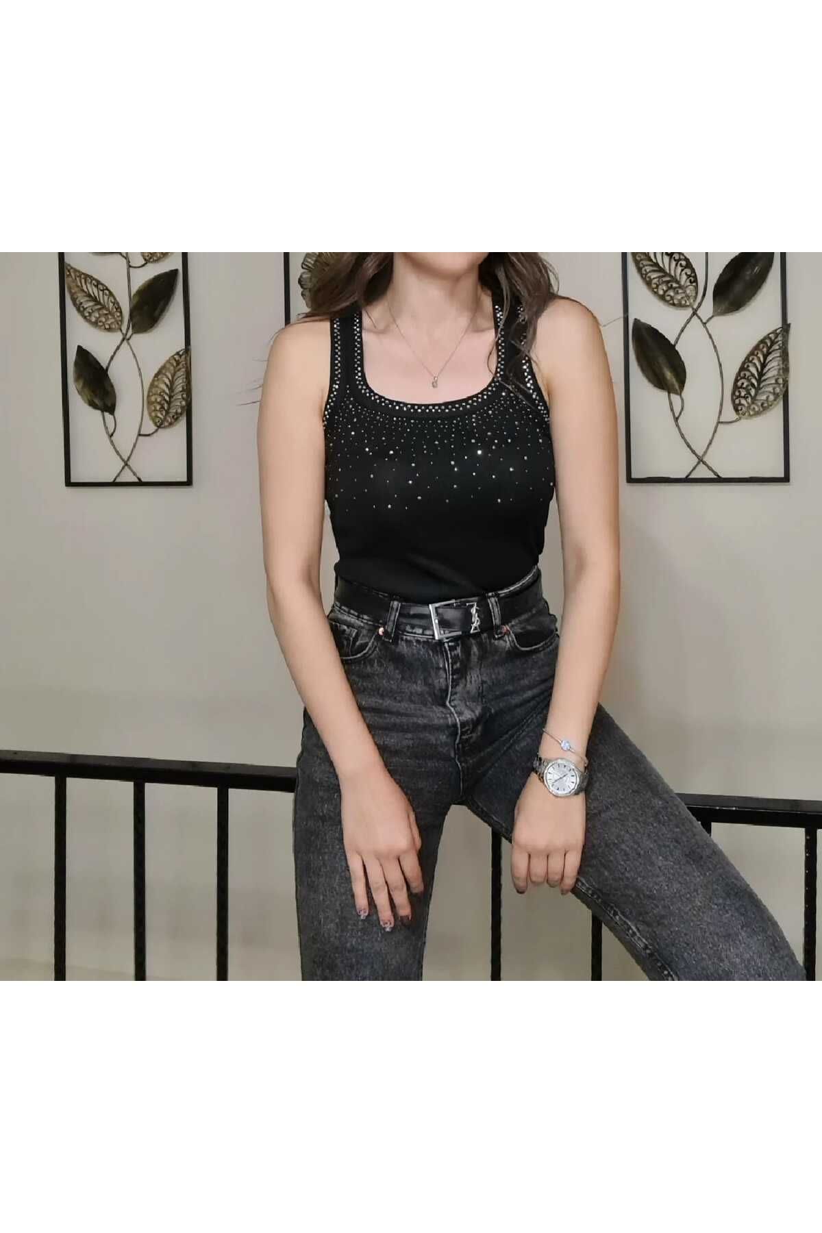 Butik Siyah Yaka Taş Detaylı Kalın Askılı Triko Bluz
