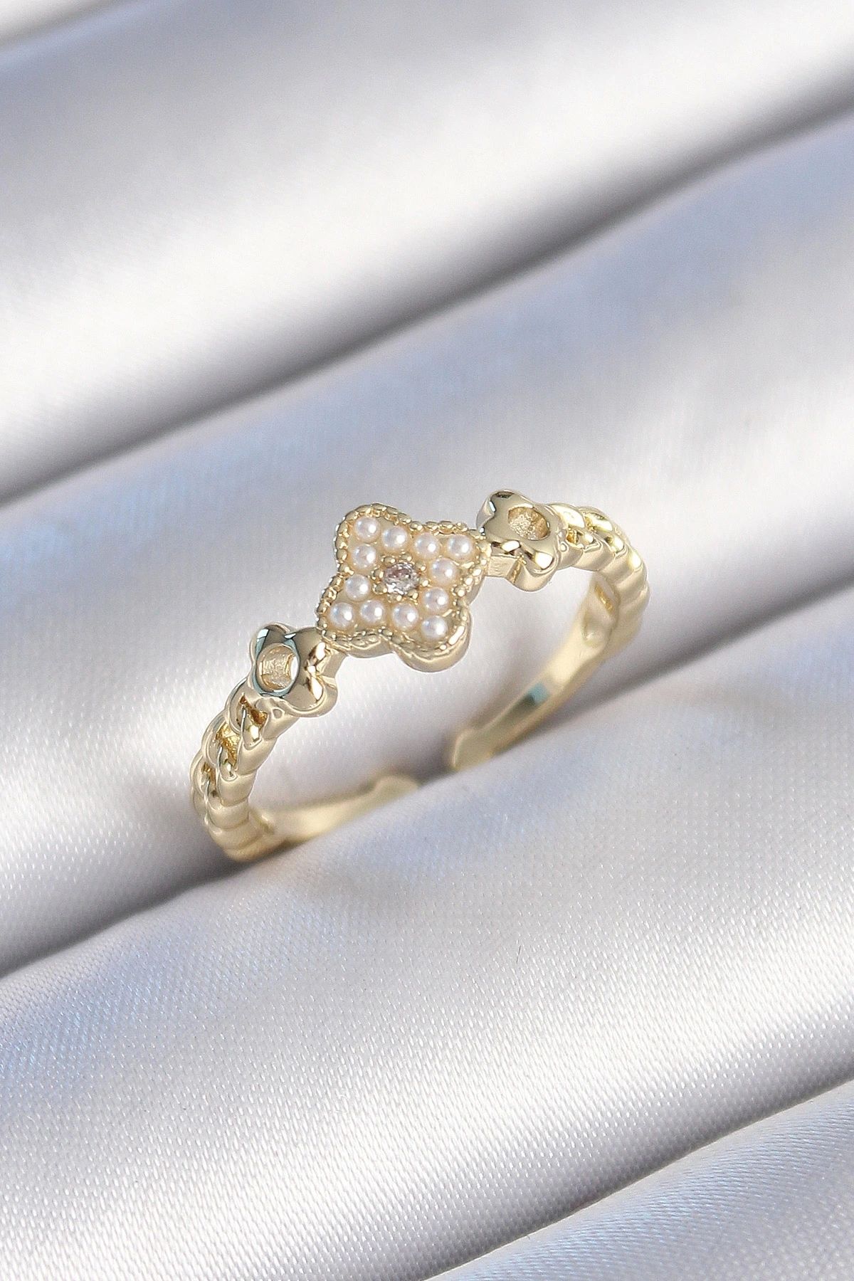 OurStyles Pirinç Gold Renk İncili Yonca Model Zirkon Taş Detay Kadın Yüzük - TJ-BYK3438