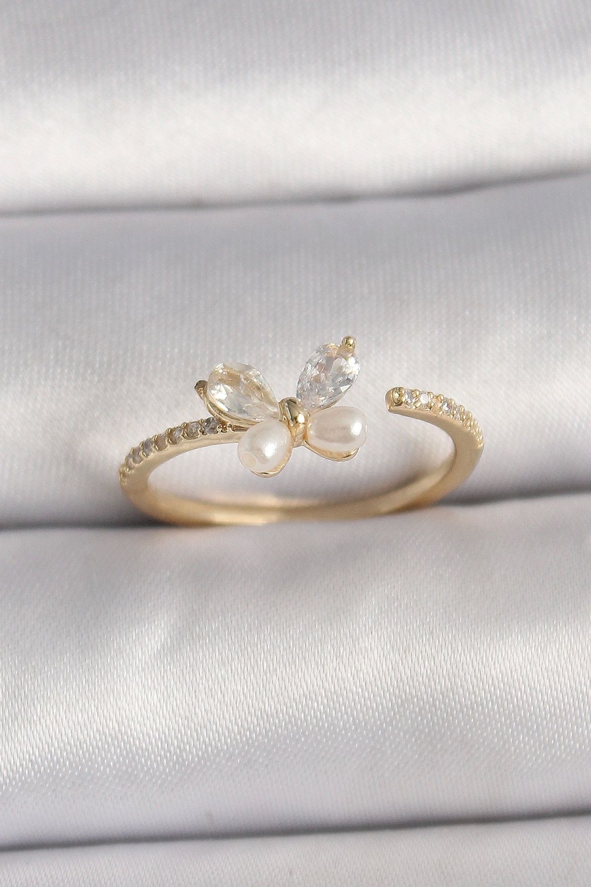 OurStyles Pirinç Gold Renk Zirkon Taşlı Kelebek Mode İnci Detay Ayarlanabilir Yüzük - TJ-BYK3557