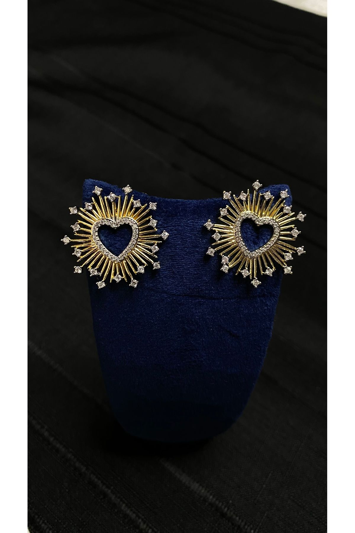 GLOWVİA AKSESUAR Zirkon Taşlı Kalbin Işığı Gold Küpe
